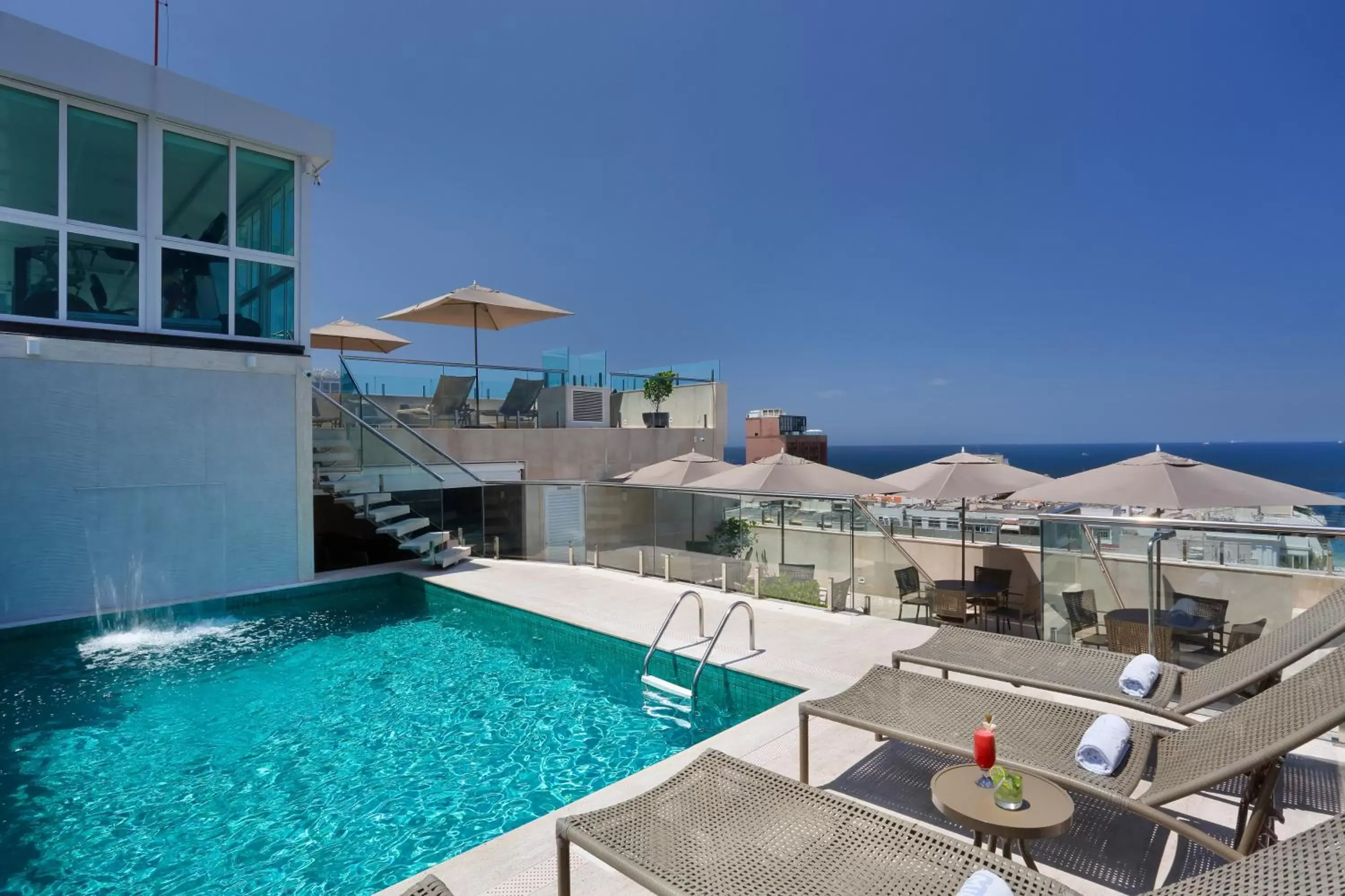 Swimming Pool in Mirasol Copacabana Hotel