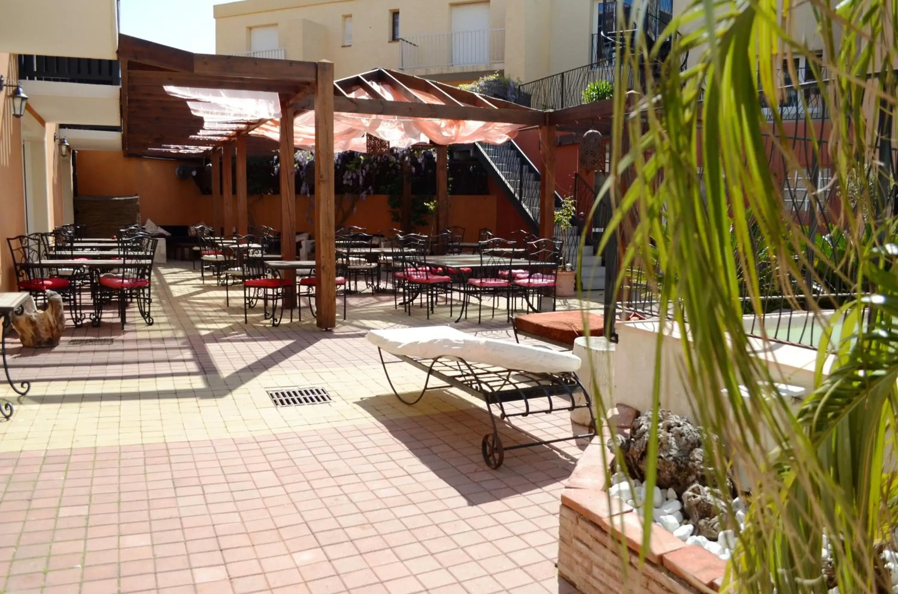 Patio, Restaurant/Places to Eat in Logis Hotel De La Clape