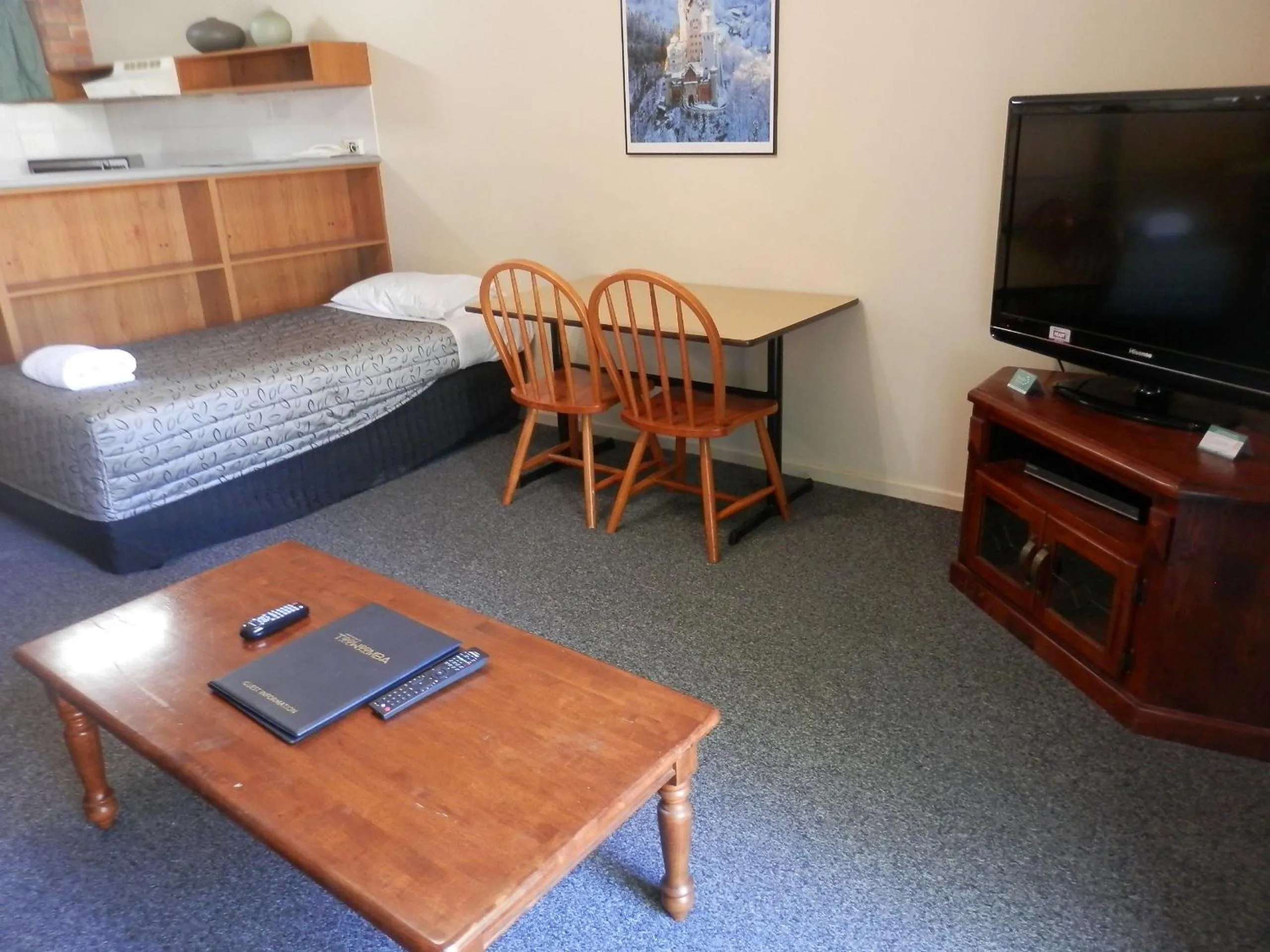 TV and multimedia, Bed in Allan Cunningham Motel
