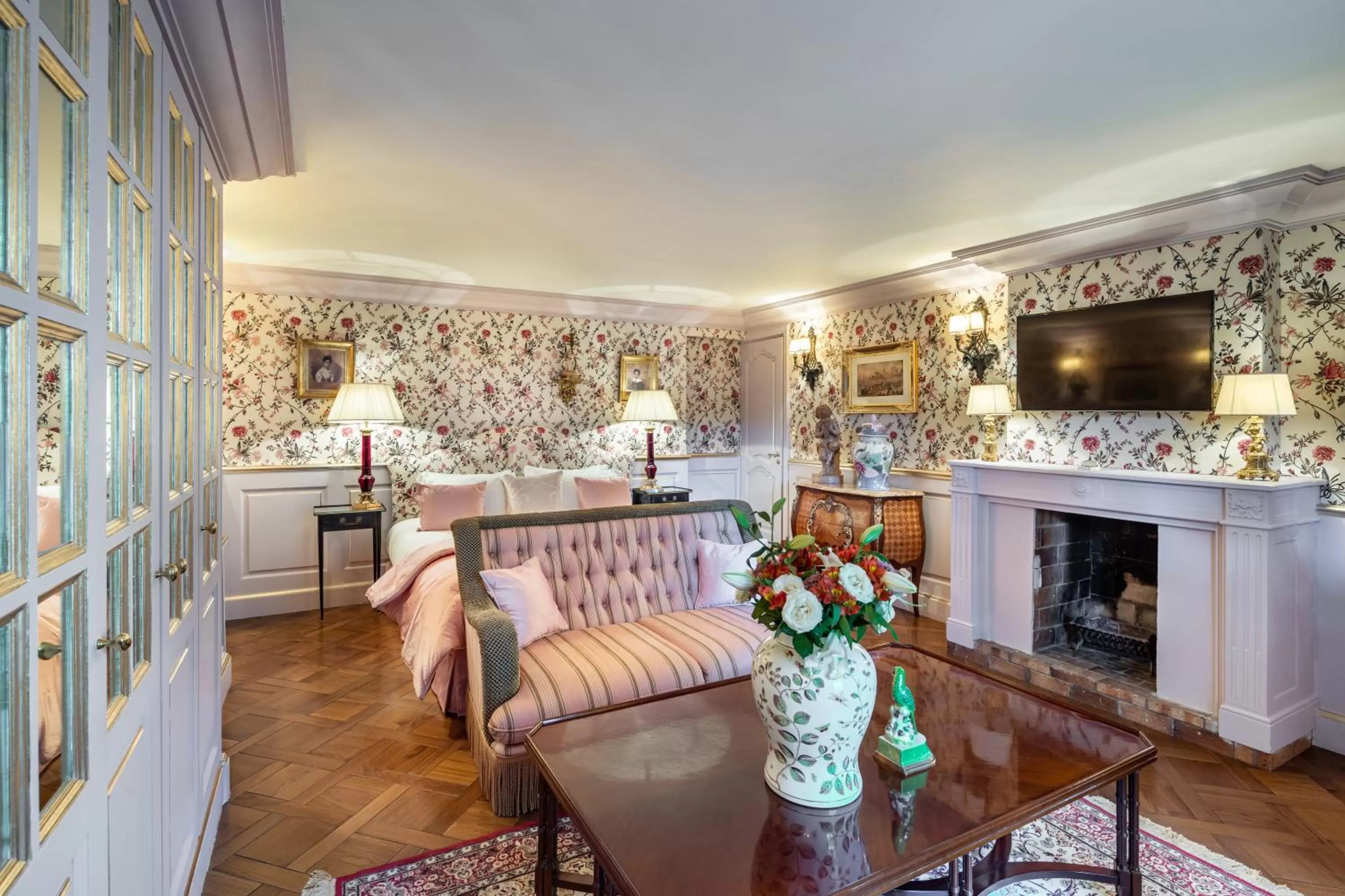 Bedroom in Villa Gallici Hôtel & Spa