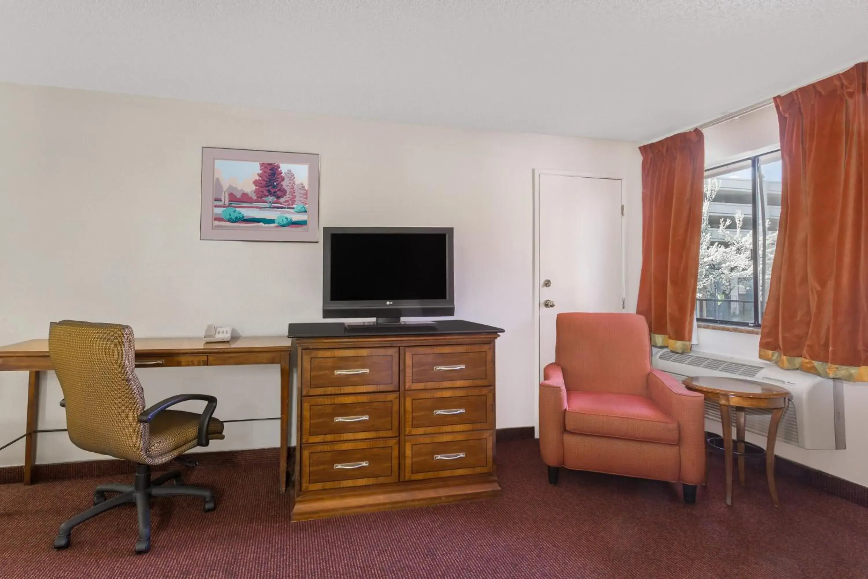 Bedroom, Seating Area in Travelodge by Wyndham Reno