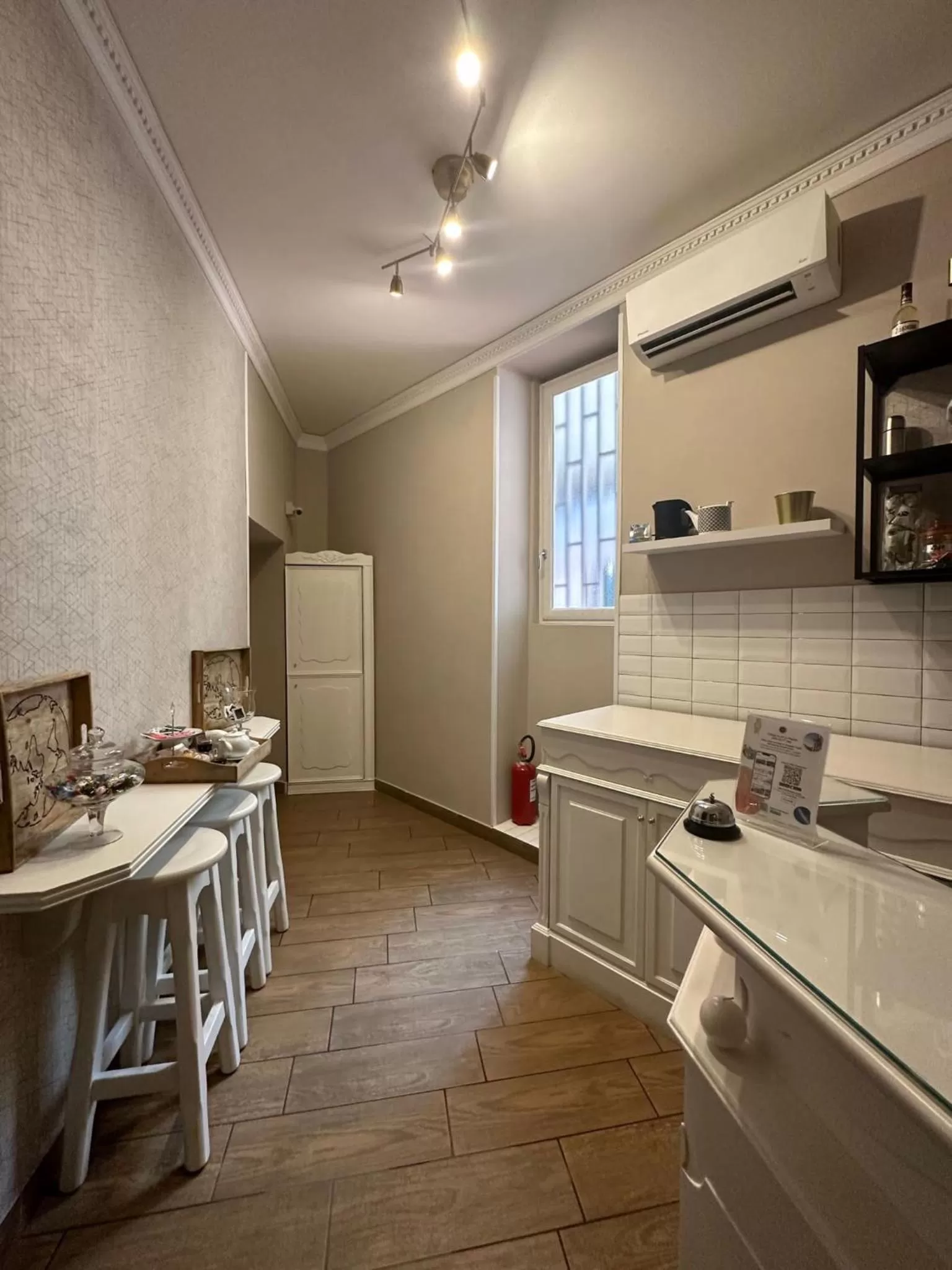 Decorative detail, Kitchen/Kitchenette in B&B Partenopeo