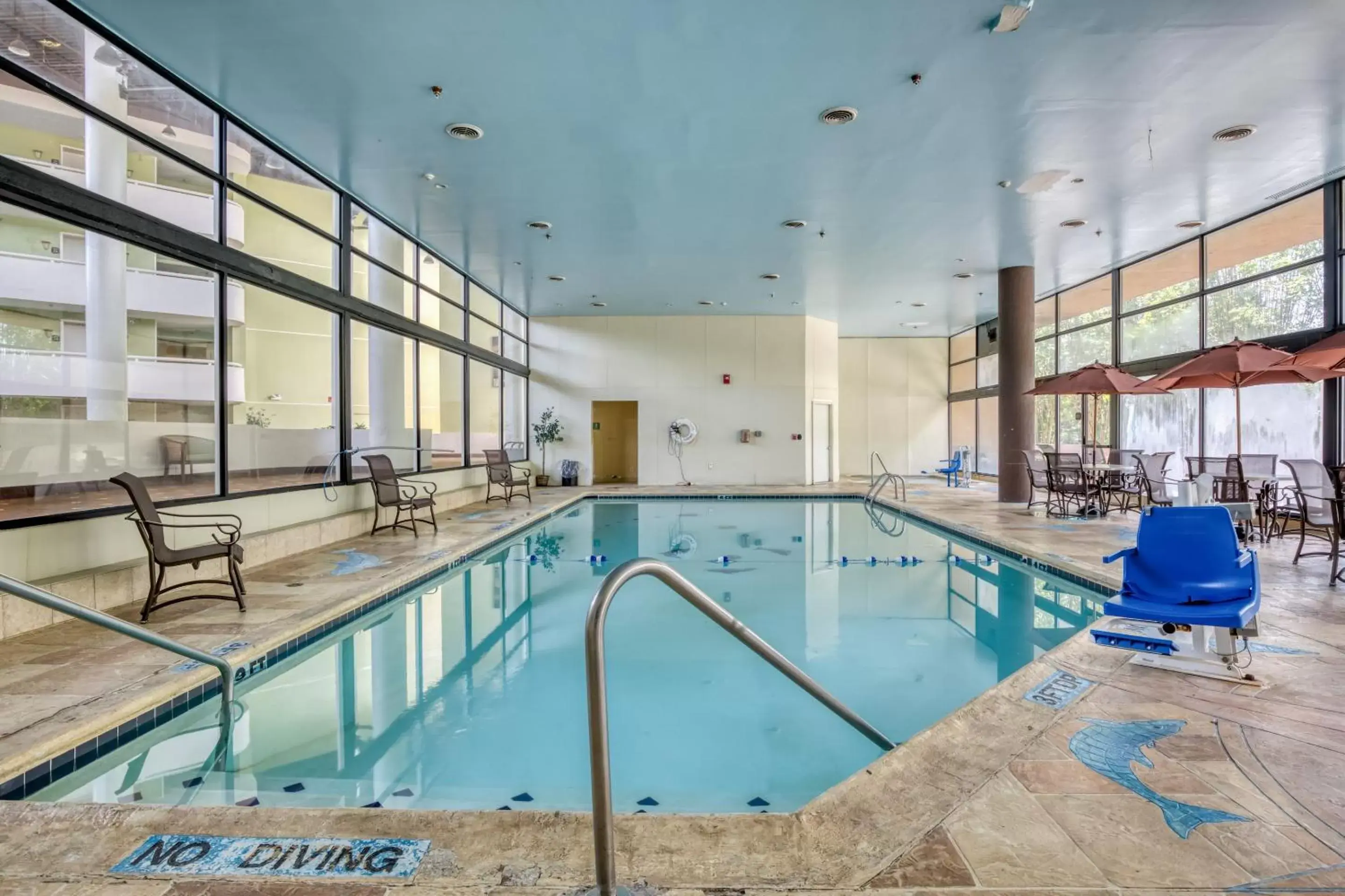 Swimming Pool in OYO Hotel Memphis TN I-40