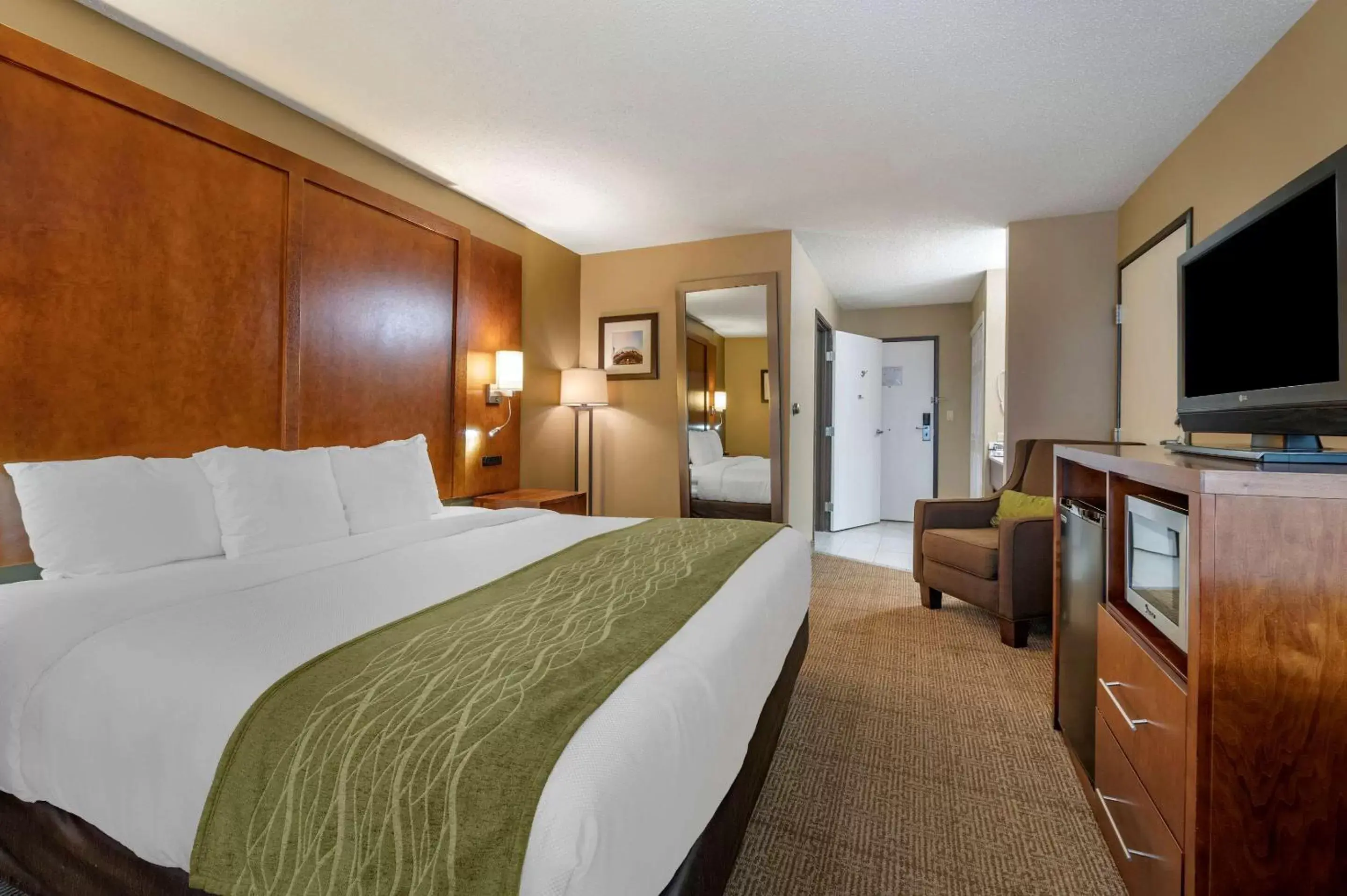 Bedroom in Comfort Inn Romeoville - Bolingbrook