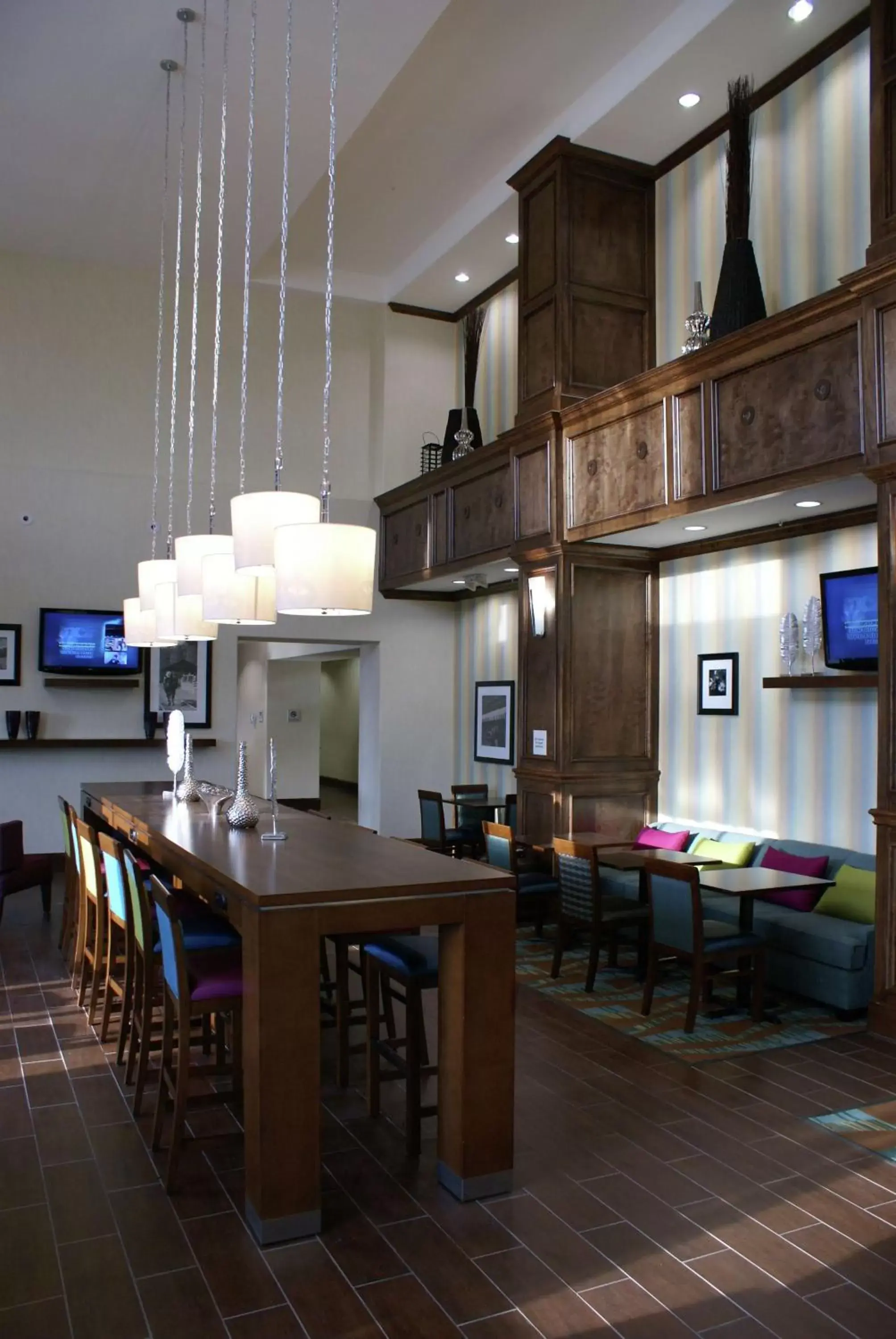 Lobby or reception, Kitchen/Kitchenette in Hampton Inn & Suites Center