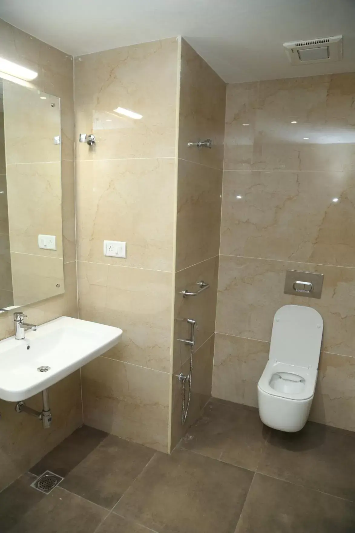 Bathroom in Hotel Skanda Palace Bathroom in Hotel Skanda Palace