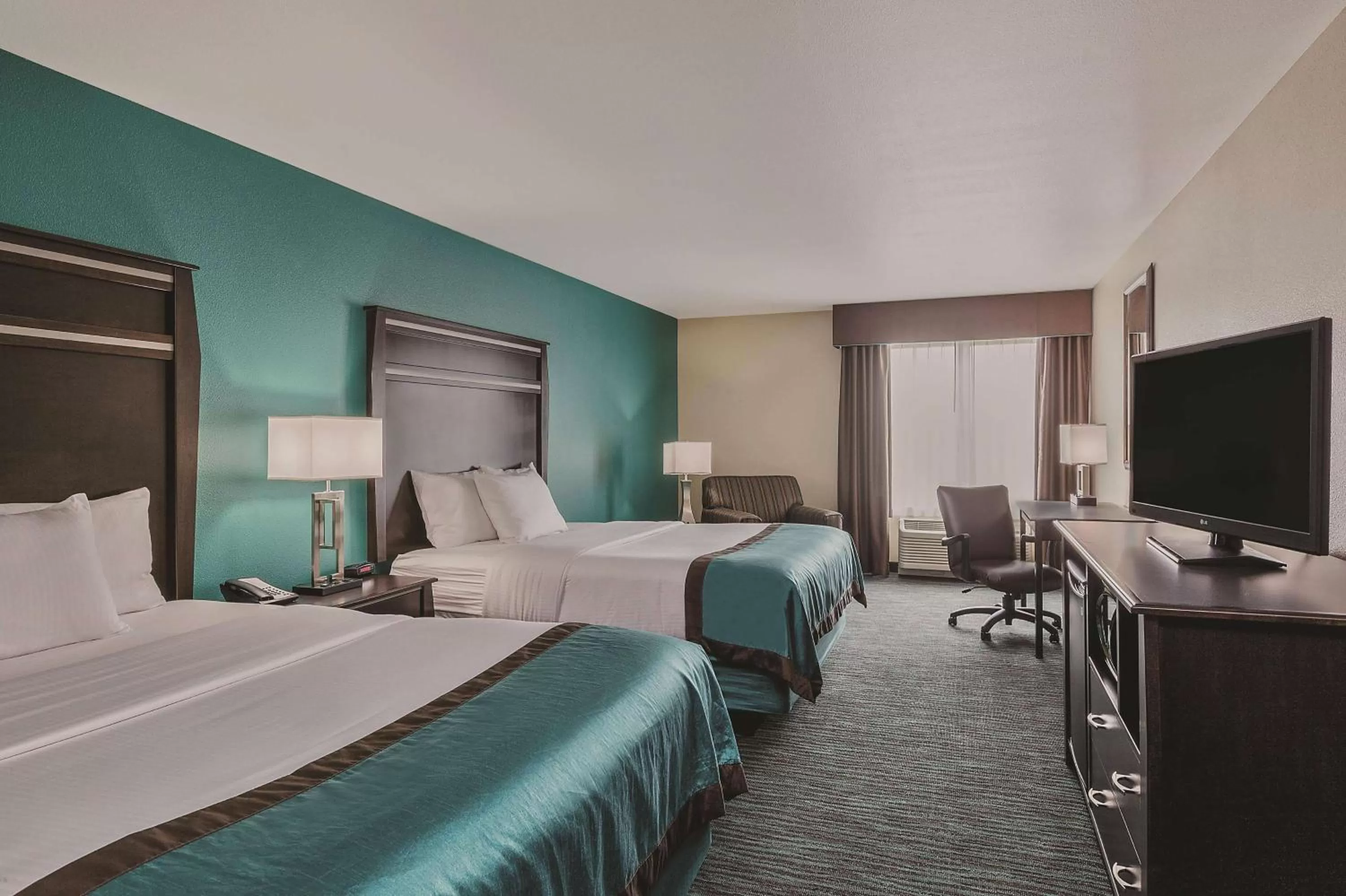 Queen Room with City View and Mobility/Hearing Impaired Access - Non-Smoking in La Quinta by Wyndham Sioux Falls