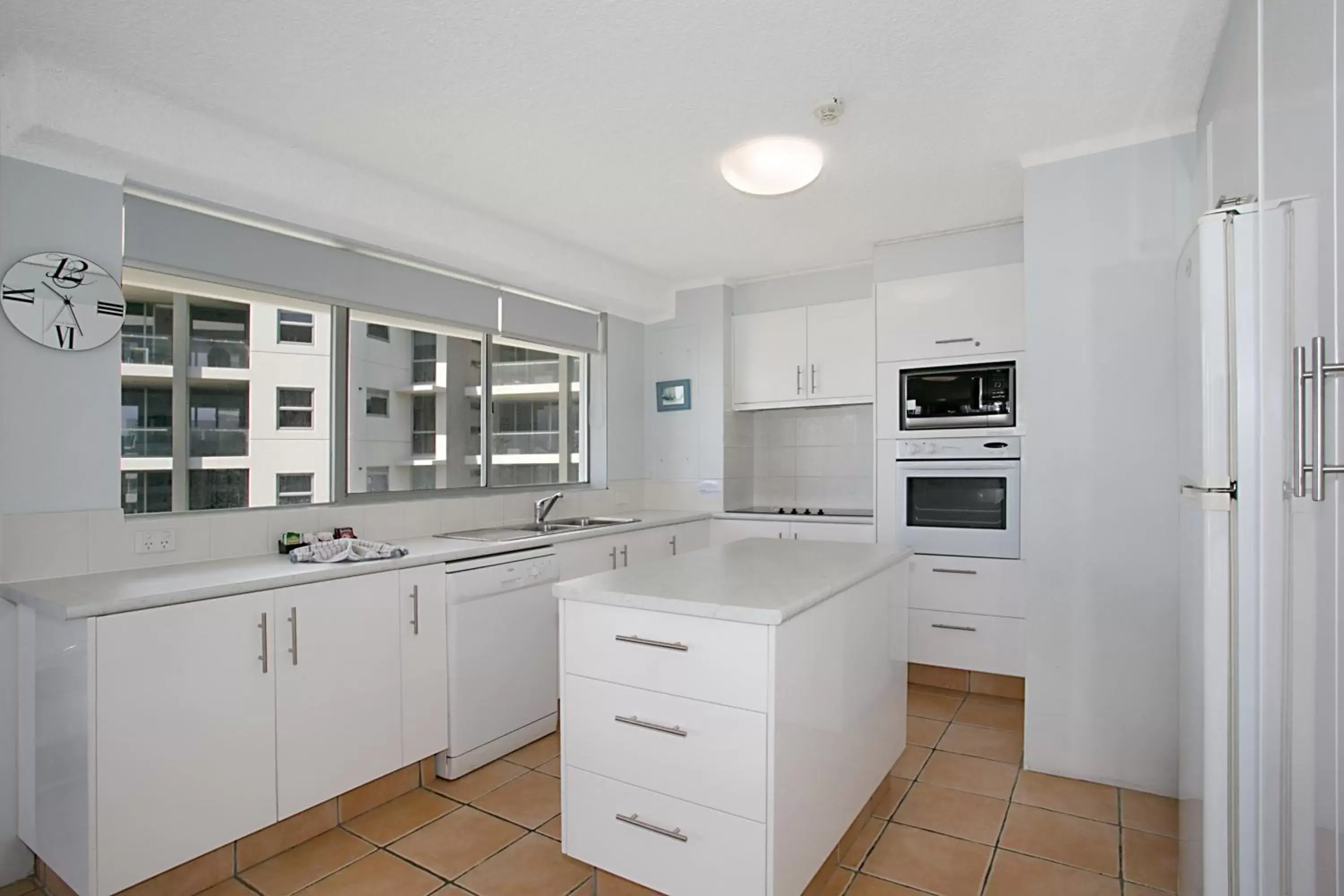 Kitchen or kitchenette, Kitchen/Kitchenette in Solnamara Beachfront Apartments