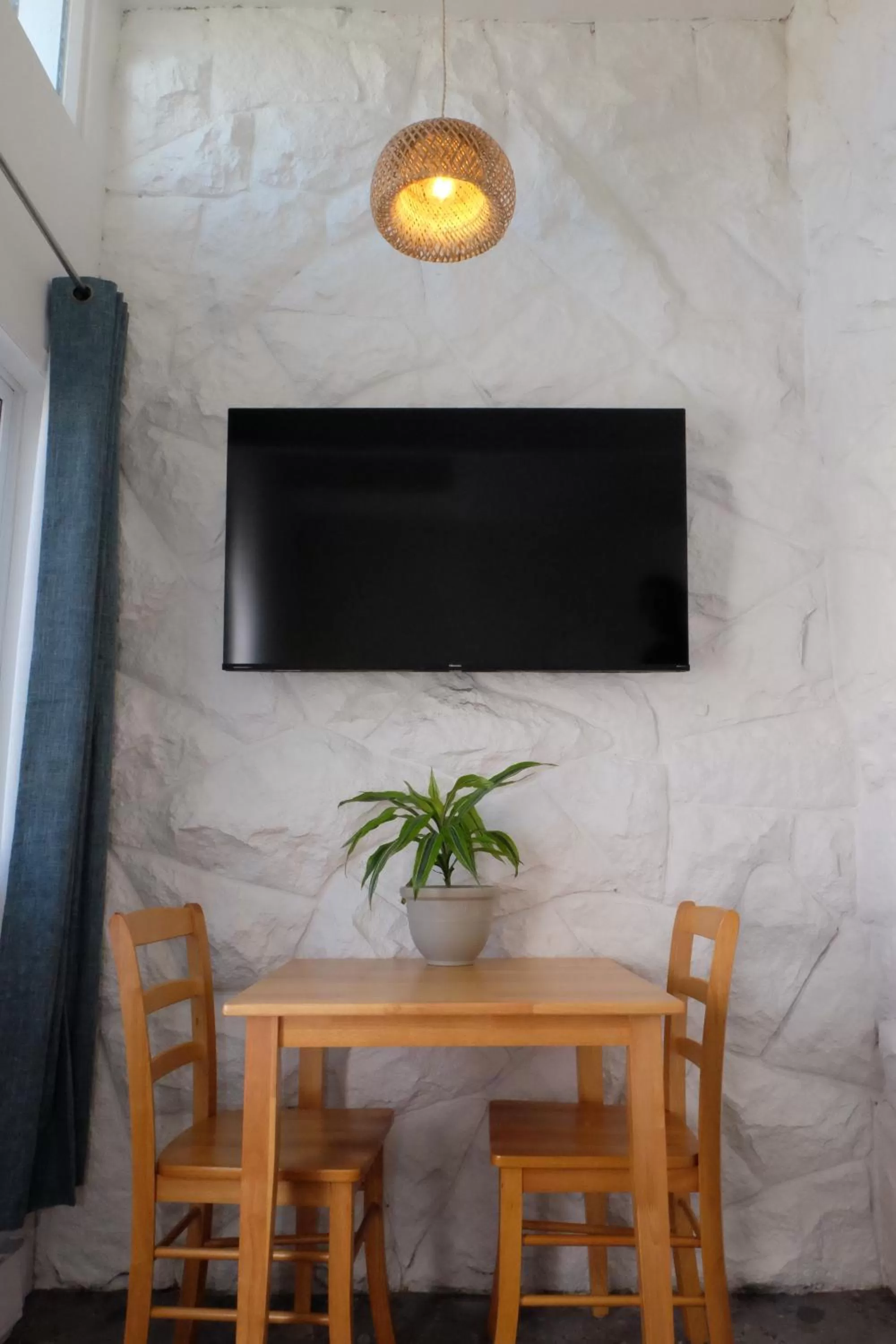 TV/Entertainment Center in Auberge Mélilot