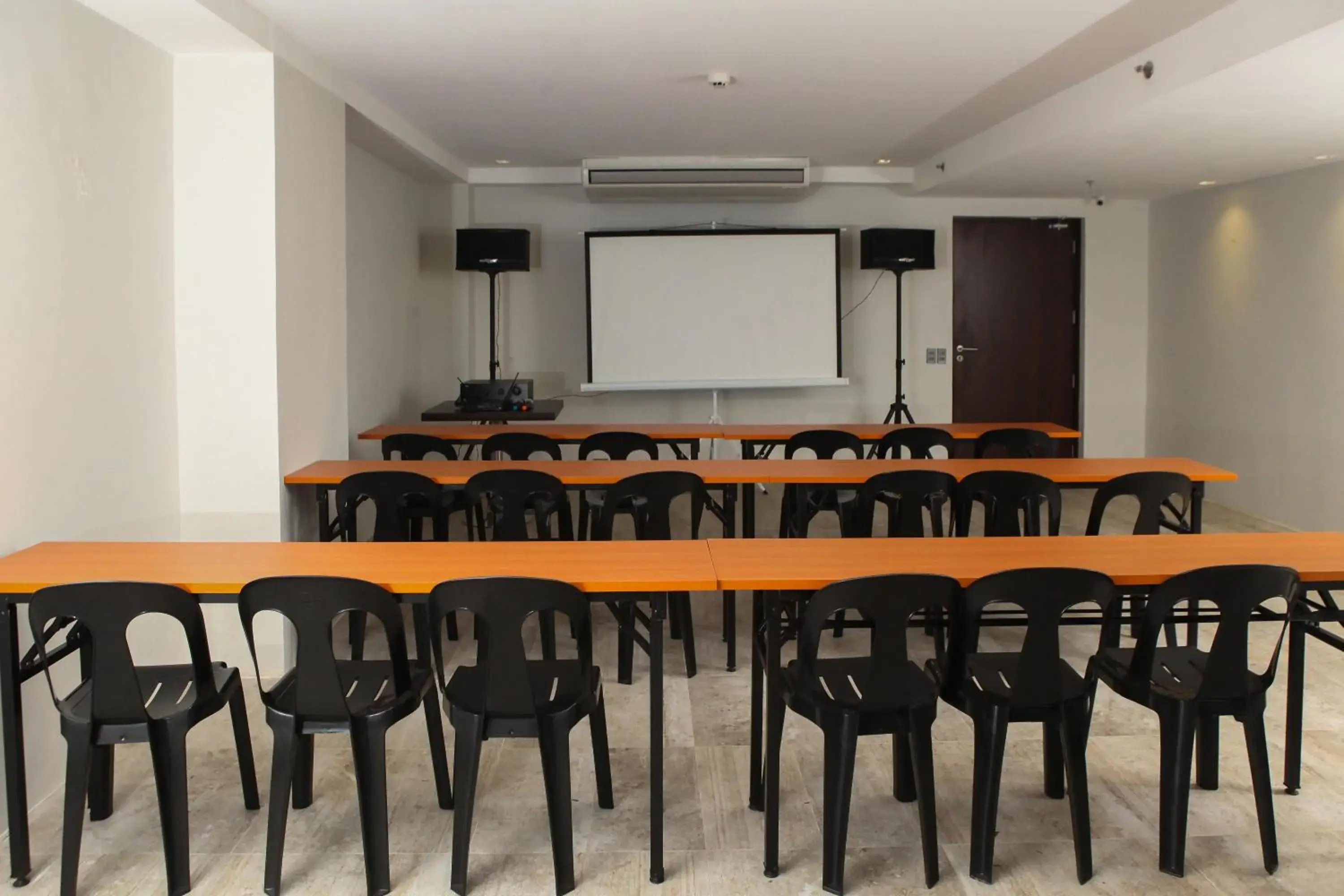 Meeting/conference room in Ramada Encore Makati