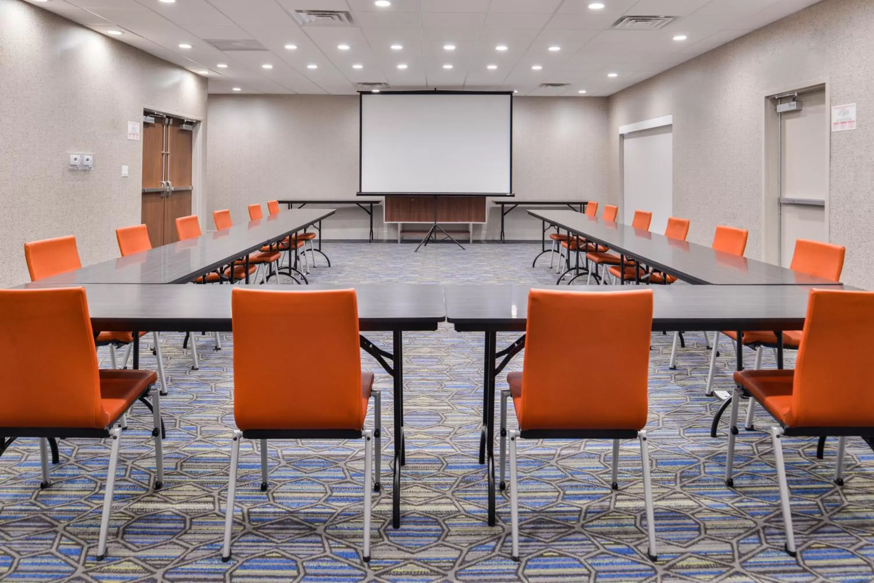 Meeting/conference room in Holiday Inn Express - Early, an IHG Hotel