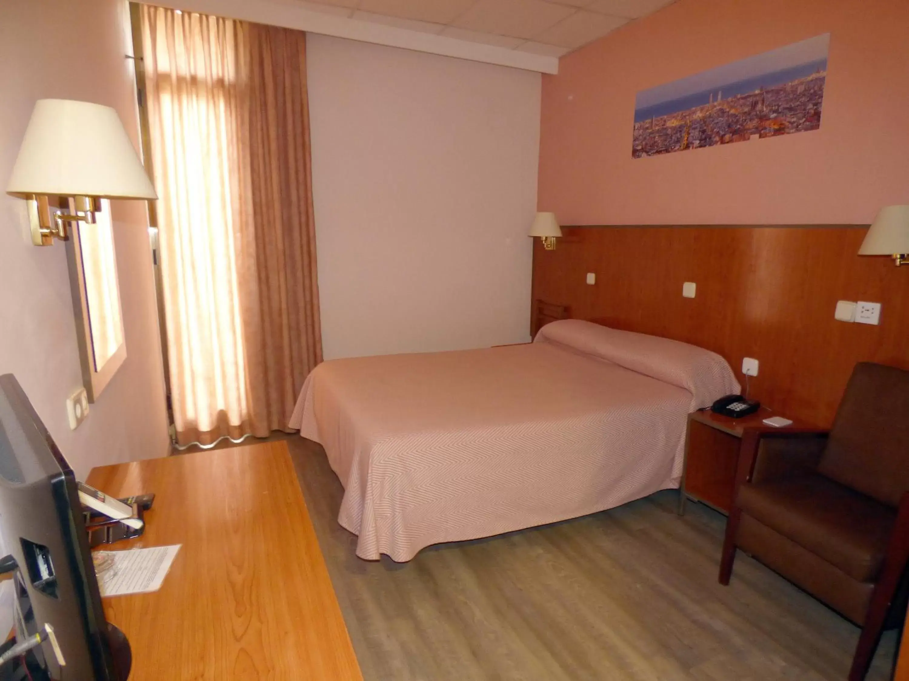 Photo of the whole room, Bed in Cuatro Naciones