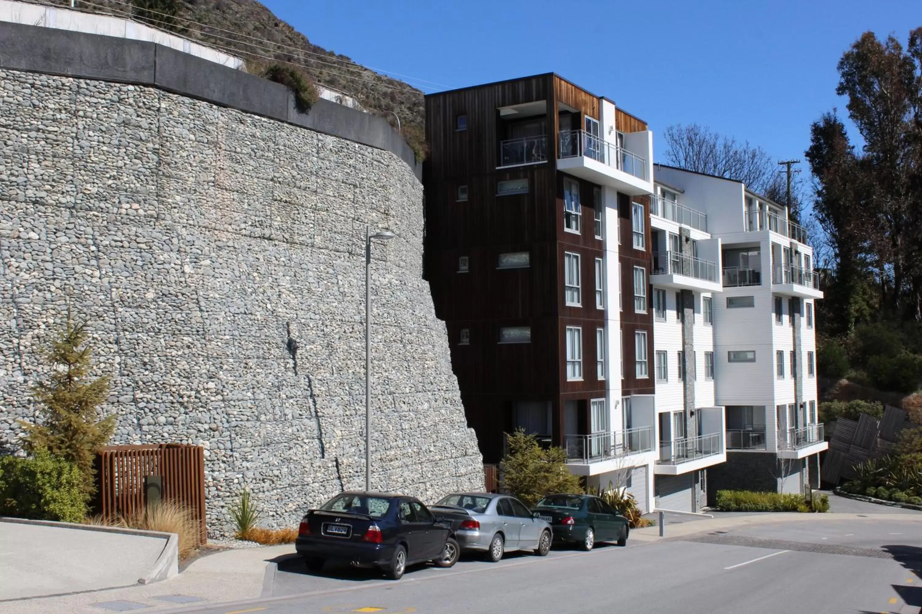 Day, Property Building in Queenstown Village Apartments