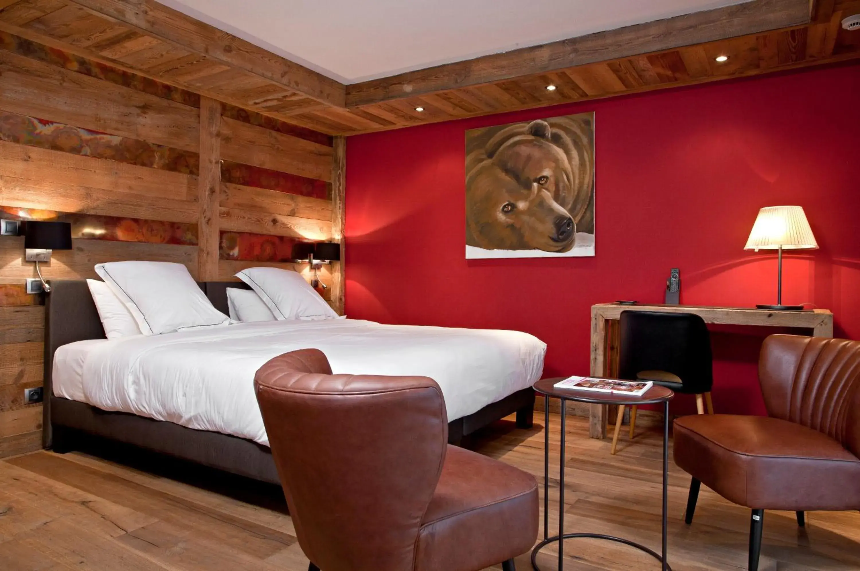 Photo of the whole room, Bed in Chalet-Hotel La Marmotte, La Tapiaz & SPA, The Originals Relais (Hotel-Chalet de Tradition)