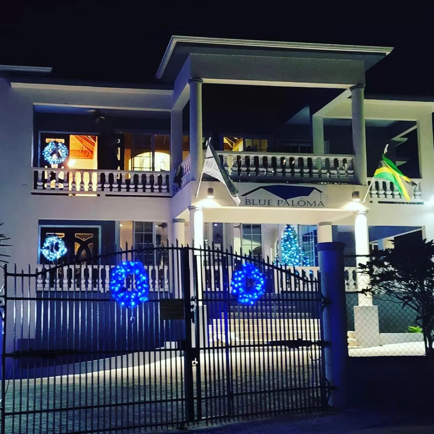 Property building in Blue Paloma Bed & Breakfast