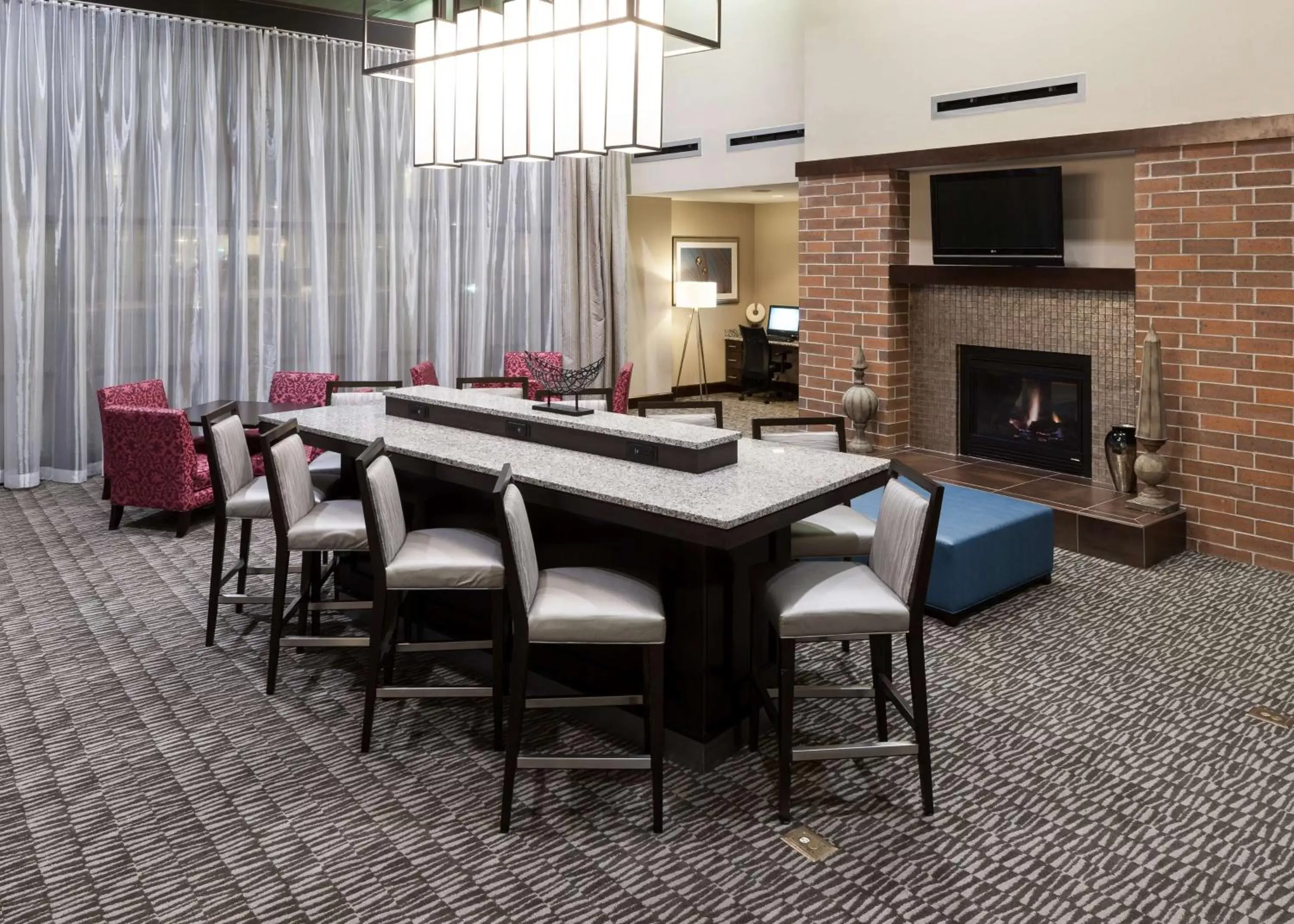 Lobby or reception, Dining Area in Hampton Inn & Suites Omaha-Downtown
