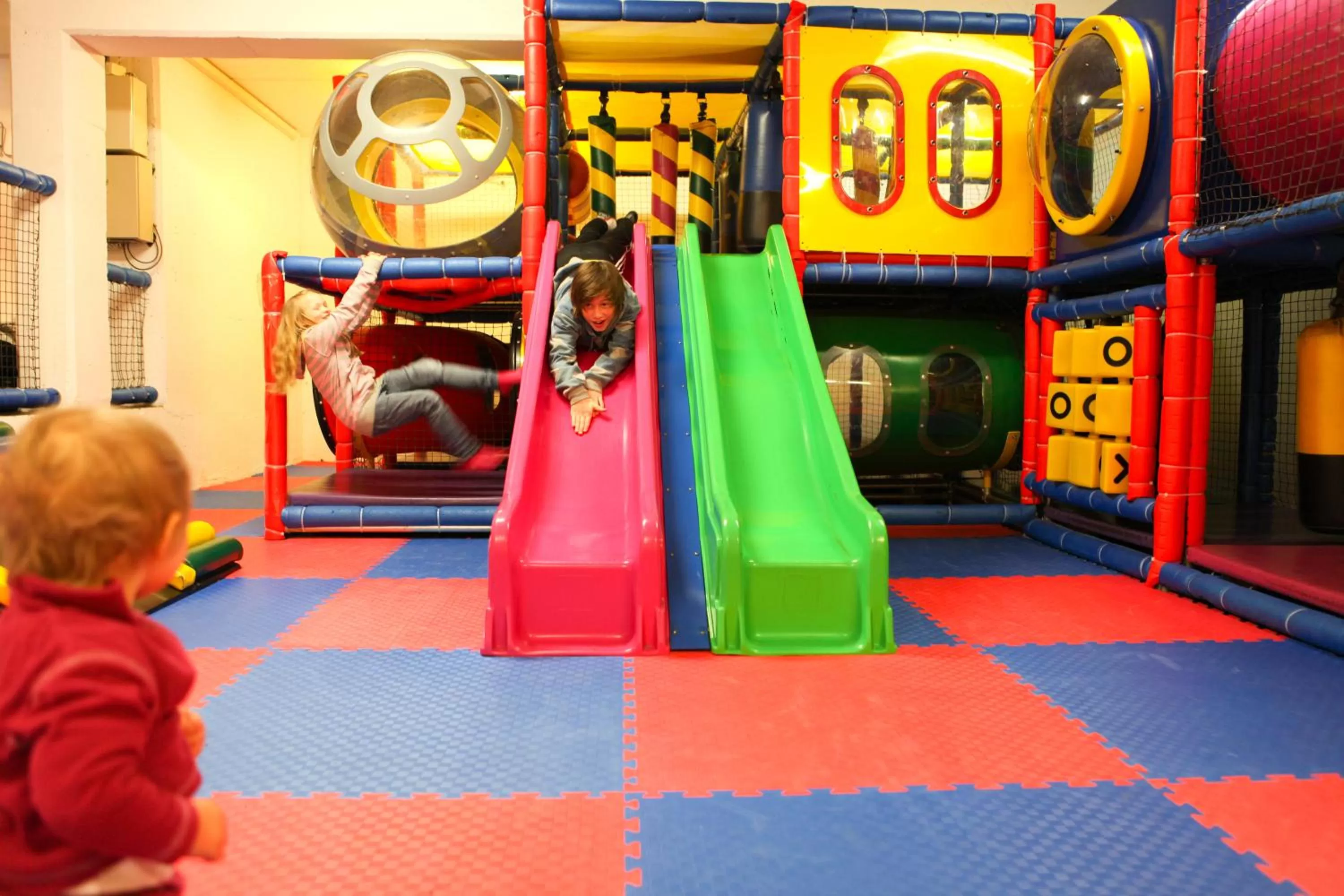 People in Rosfjord Strandhotel