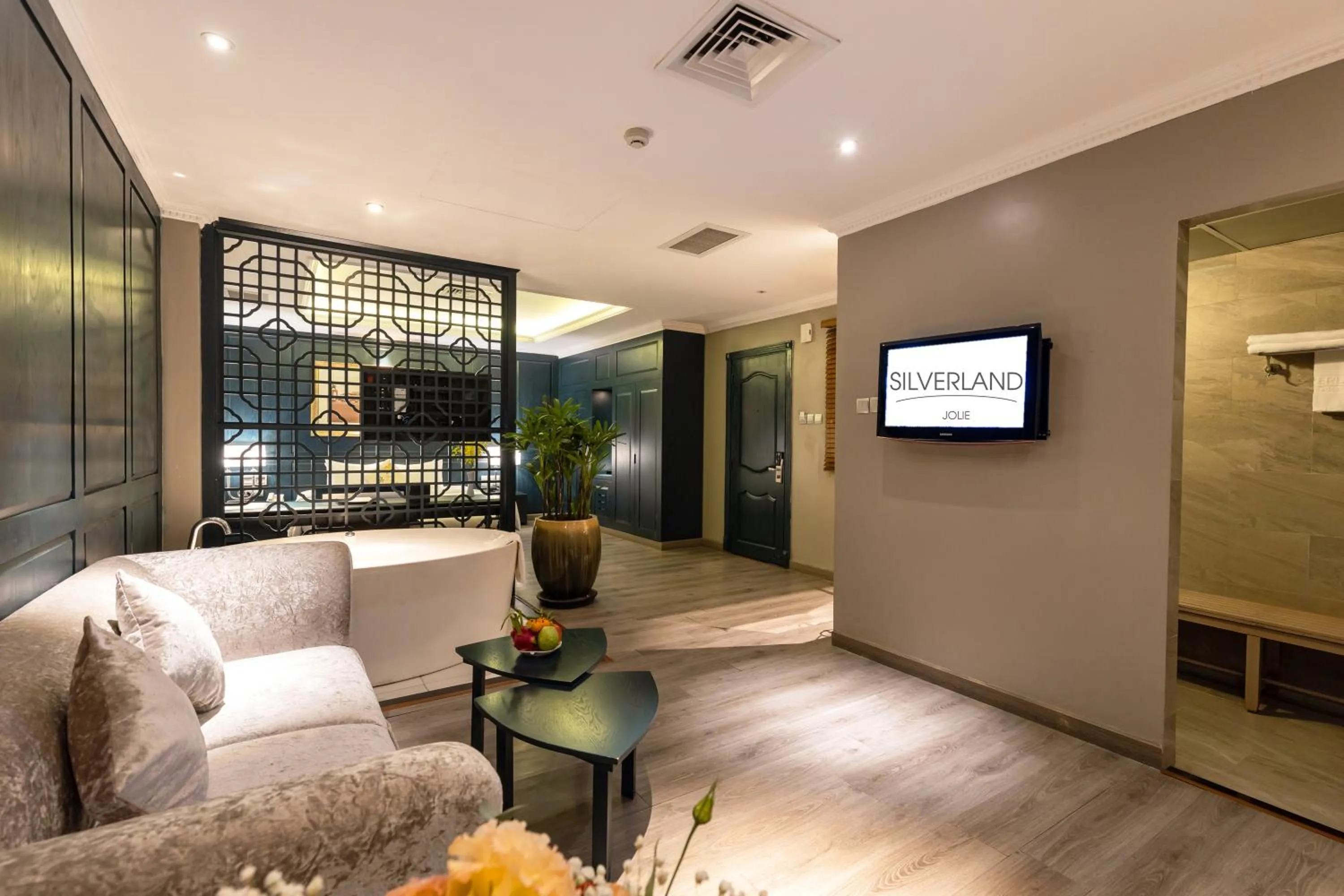 Photo of the whole room in Silverland Jolie Hotel