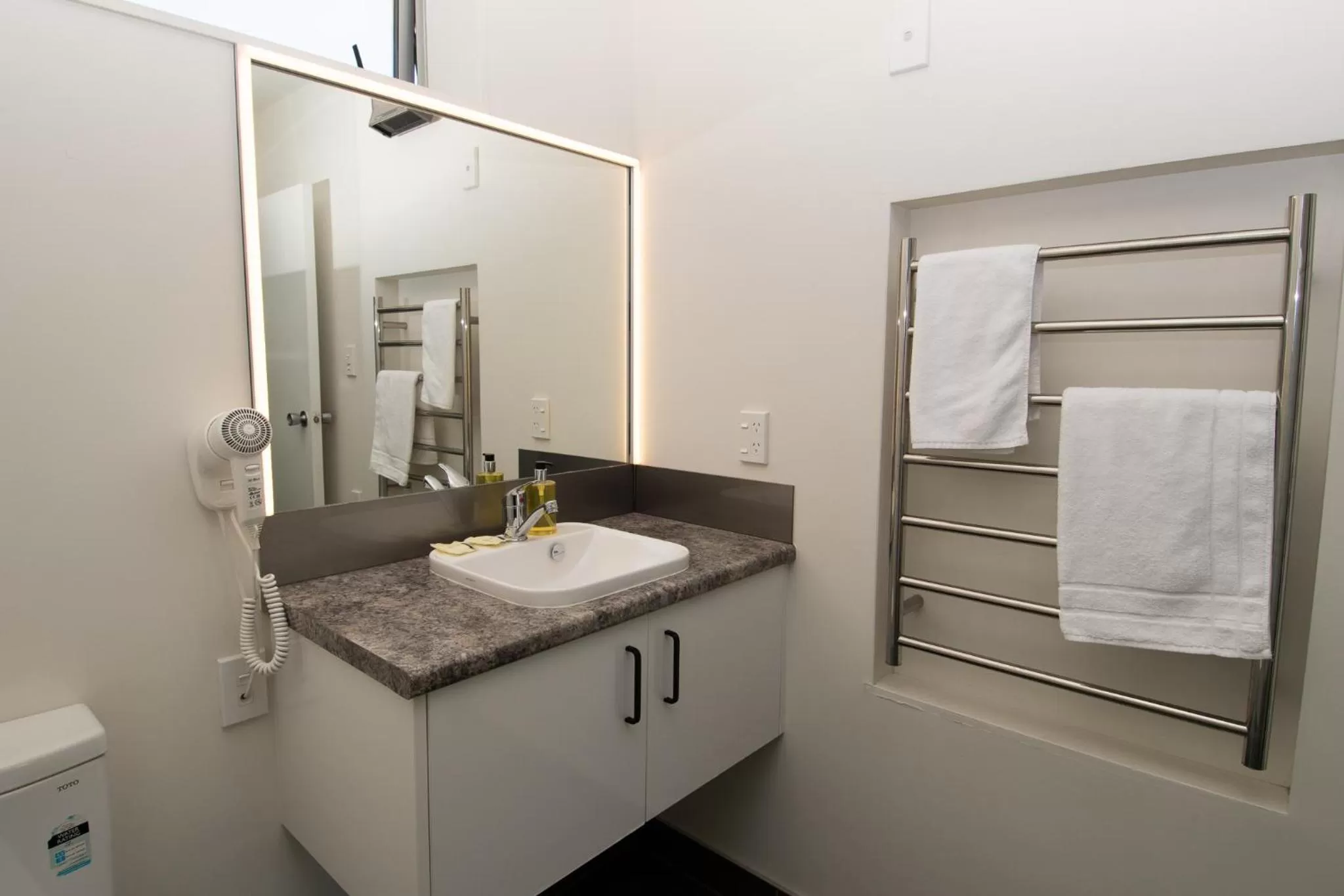 Bathroom in Middle Park Motel