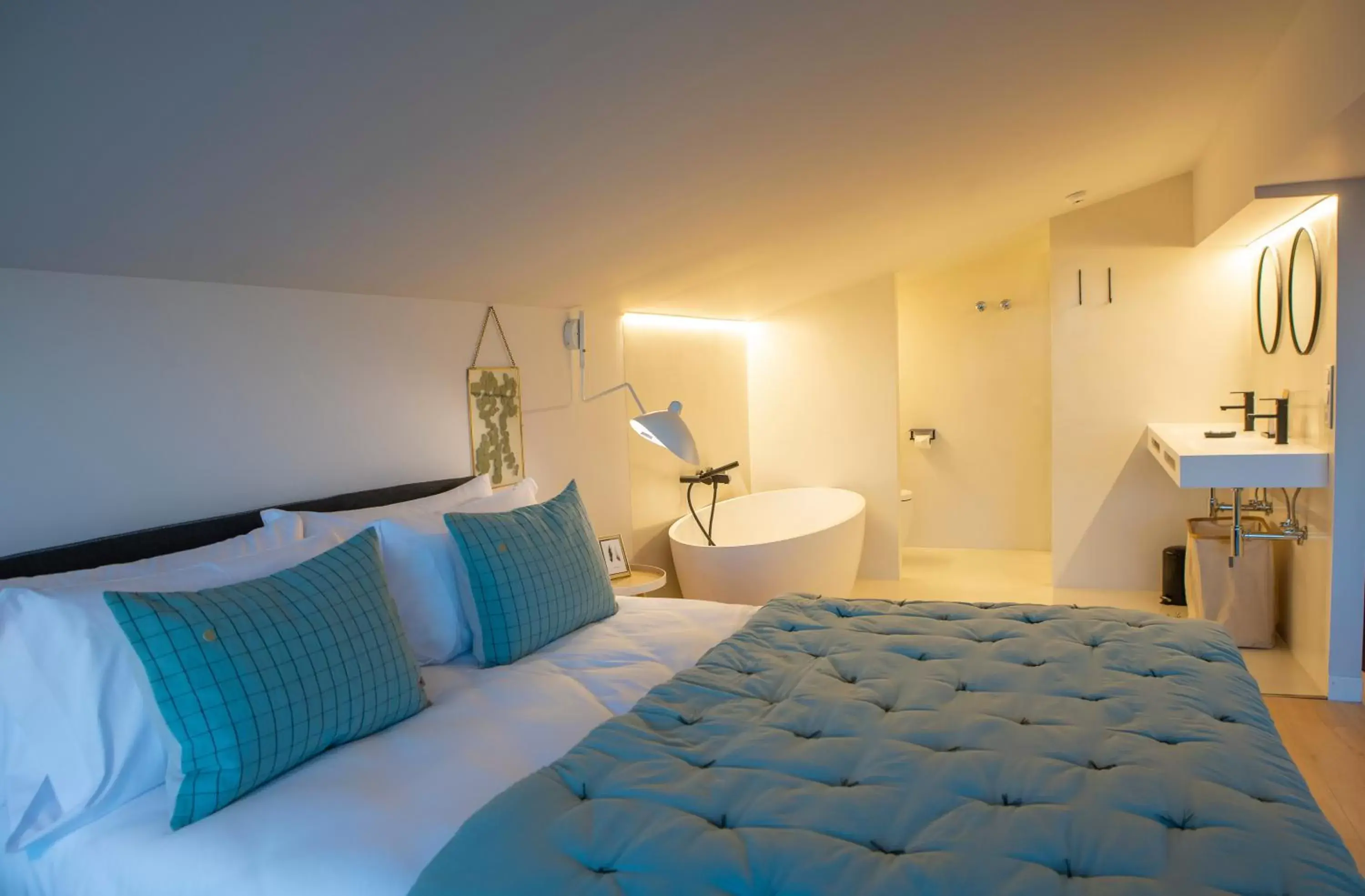 Bedroom, Bed in IXUA Hotela