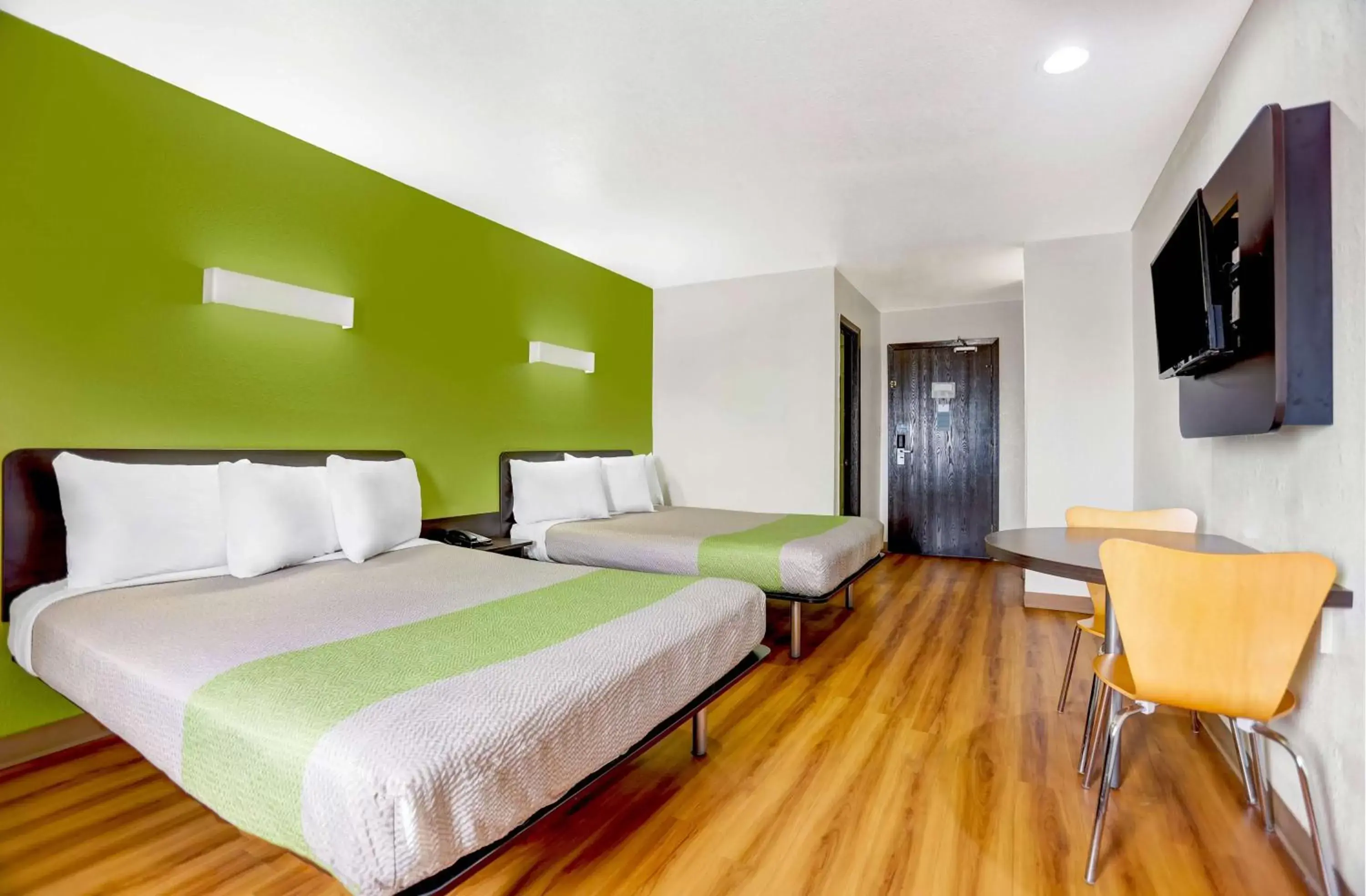 TV and multimedia, Bed in Motel 6-Moriarty, NM TV and multimedia, Bed in Motel 6-Moriarty, NM