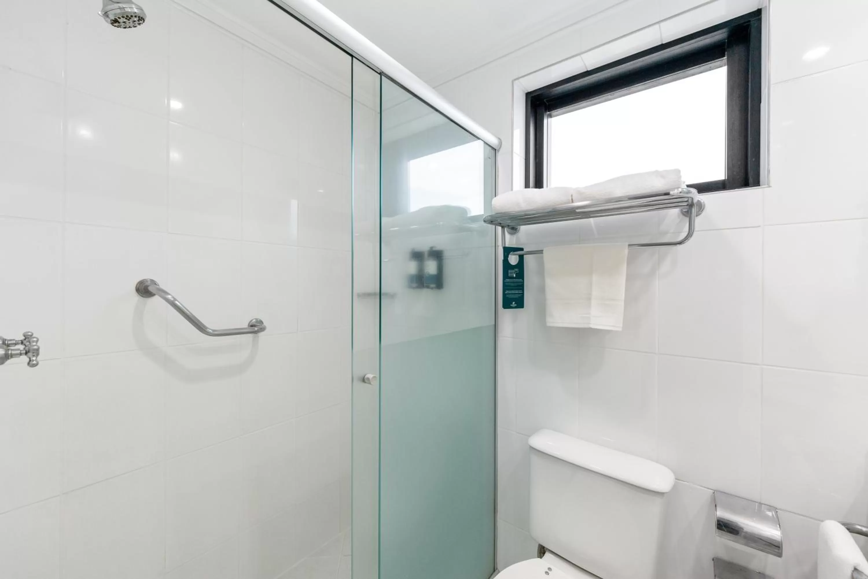 Shower in Slaviero Guarulhos Aeroporto