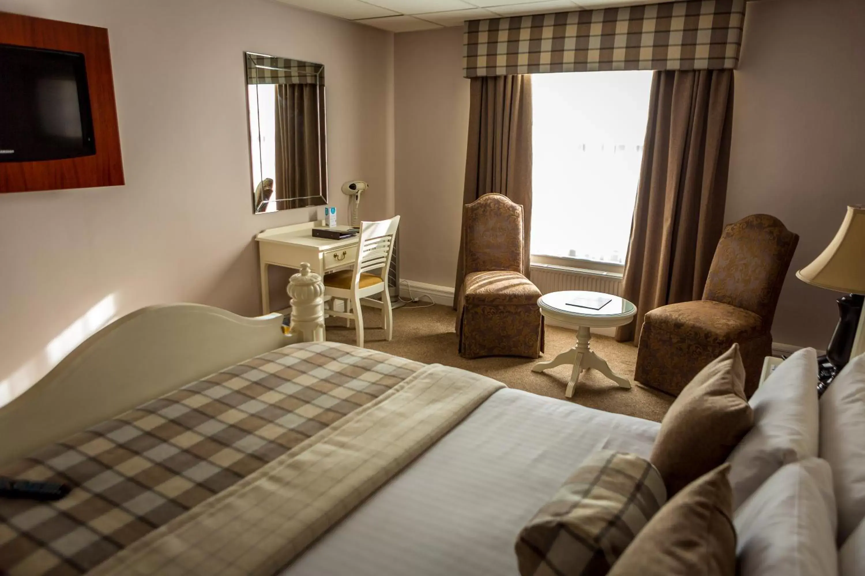 Bedroom, Seating Area in Best Western Plus West Retford Hotel