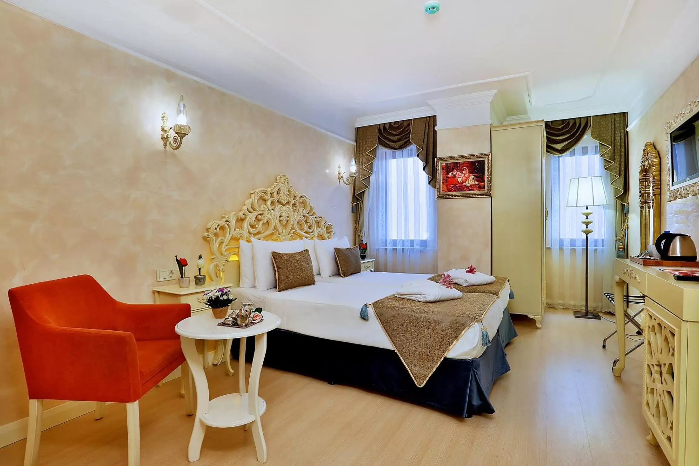 Photo of the whole room, Bed in Edibe Sultan Hotel