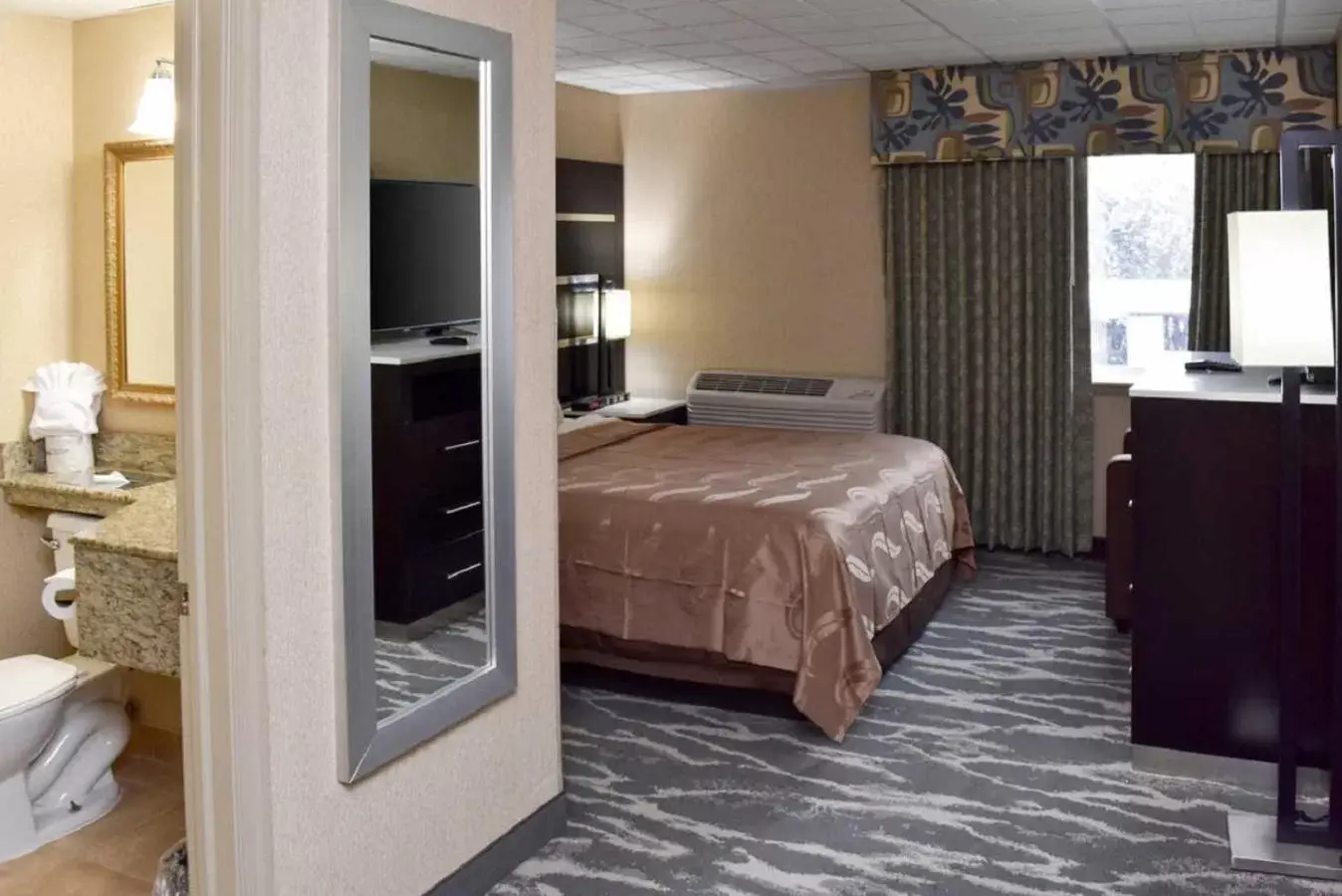 Photo of the whole room, Bed in Quality Inn East Stroudsburg - Poconos