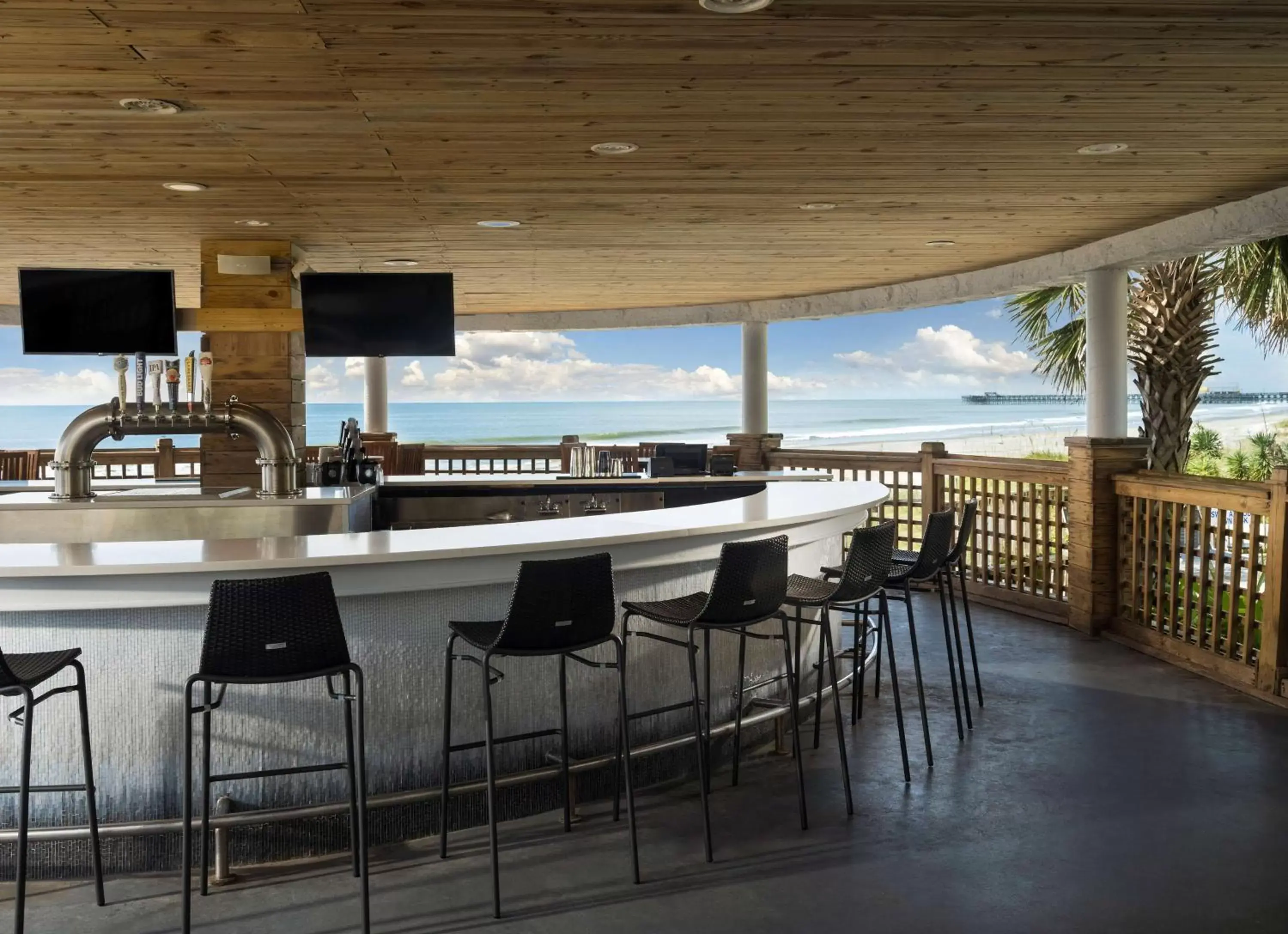 Lounge or bar in Royale Palms Condominiums