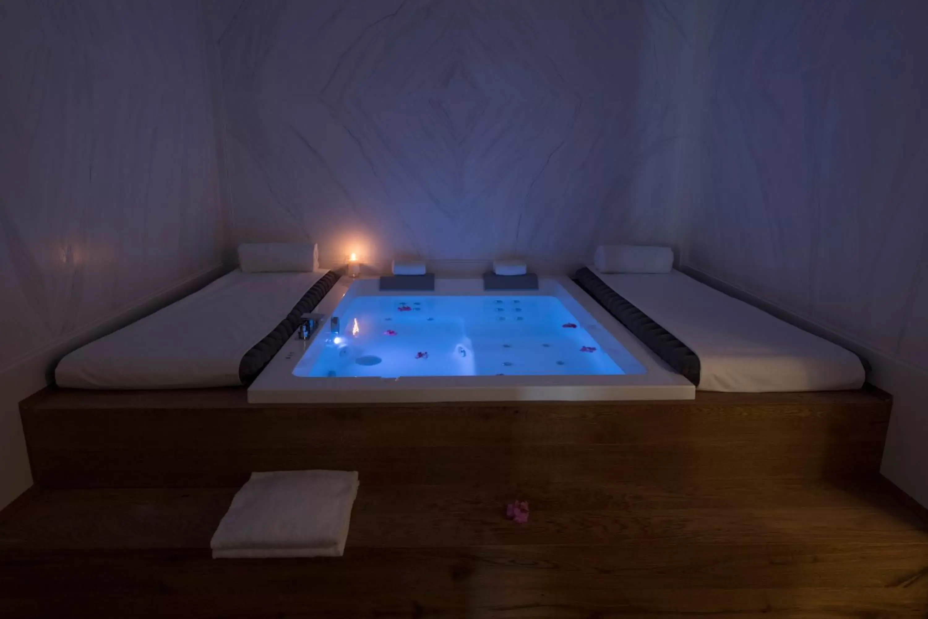 Hot Tub in Palazzo Paruta & Wellness Suites