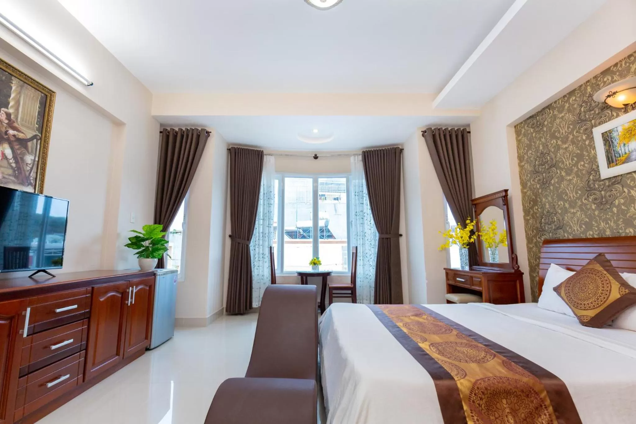 Photo of the whole room, Bed in Queen Garden Hotel & Apartment