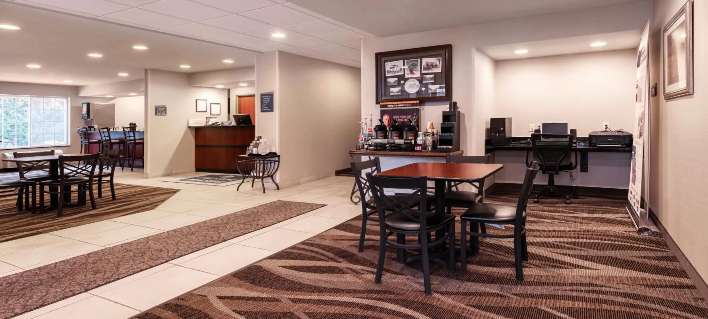 Lobby or reception, Restaurant/Places to Eat in Cobblestone Inn & Suites - Durand