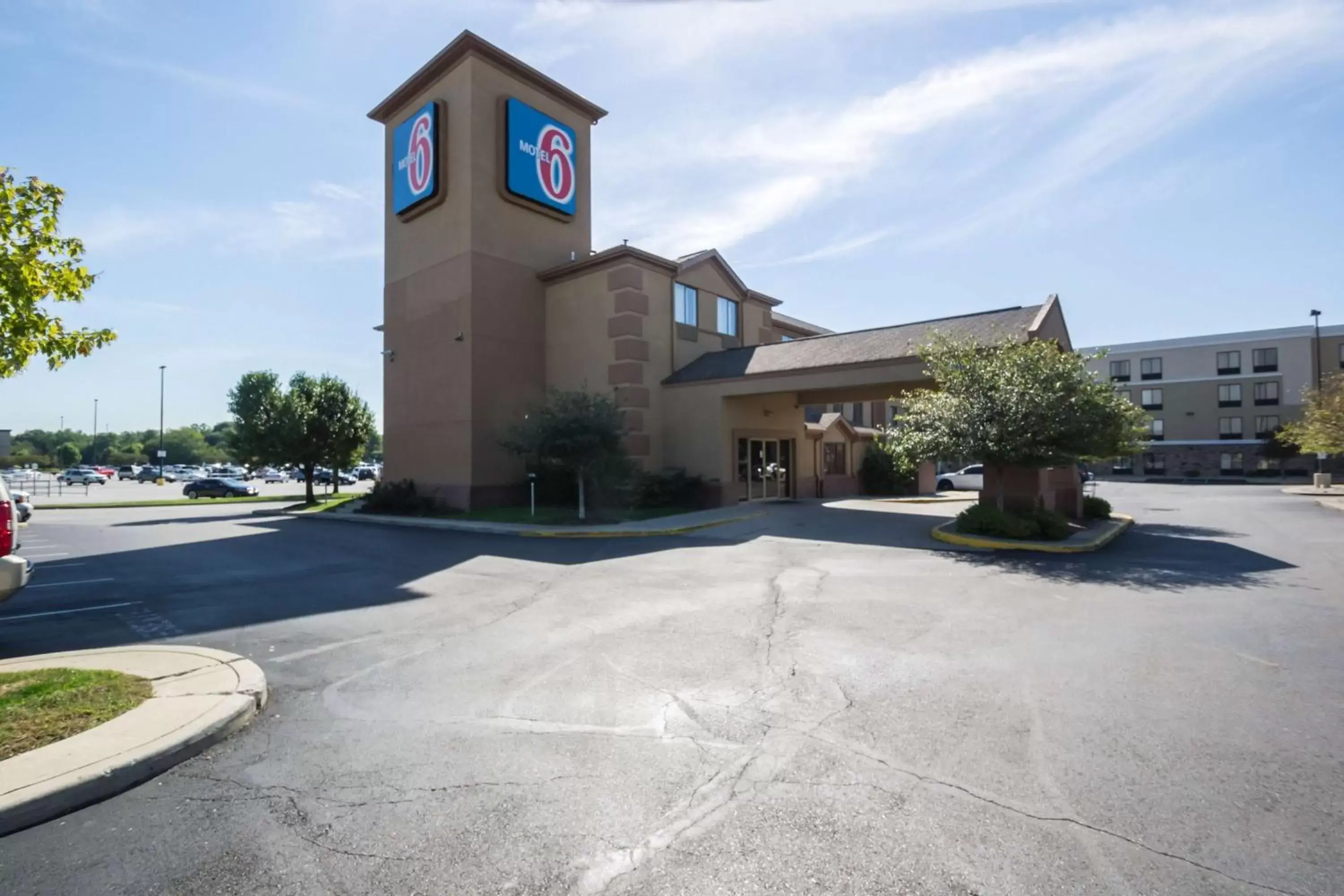 Property building, Facade/Entrance in Motel 6-Indianapolis, IN - Airport