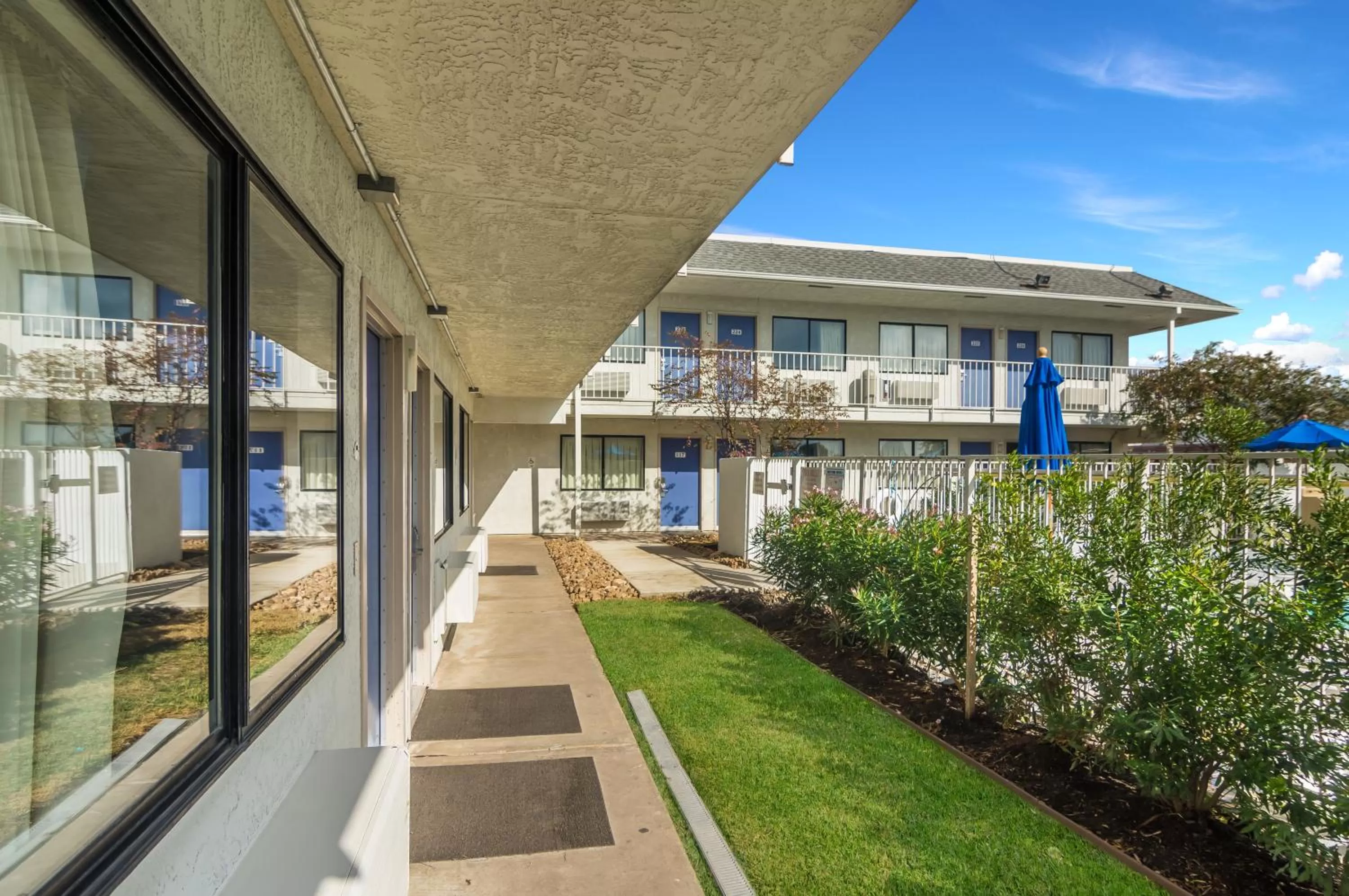 Facade/entrance in Motel 6-College Station, TX - Bryan