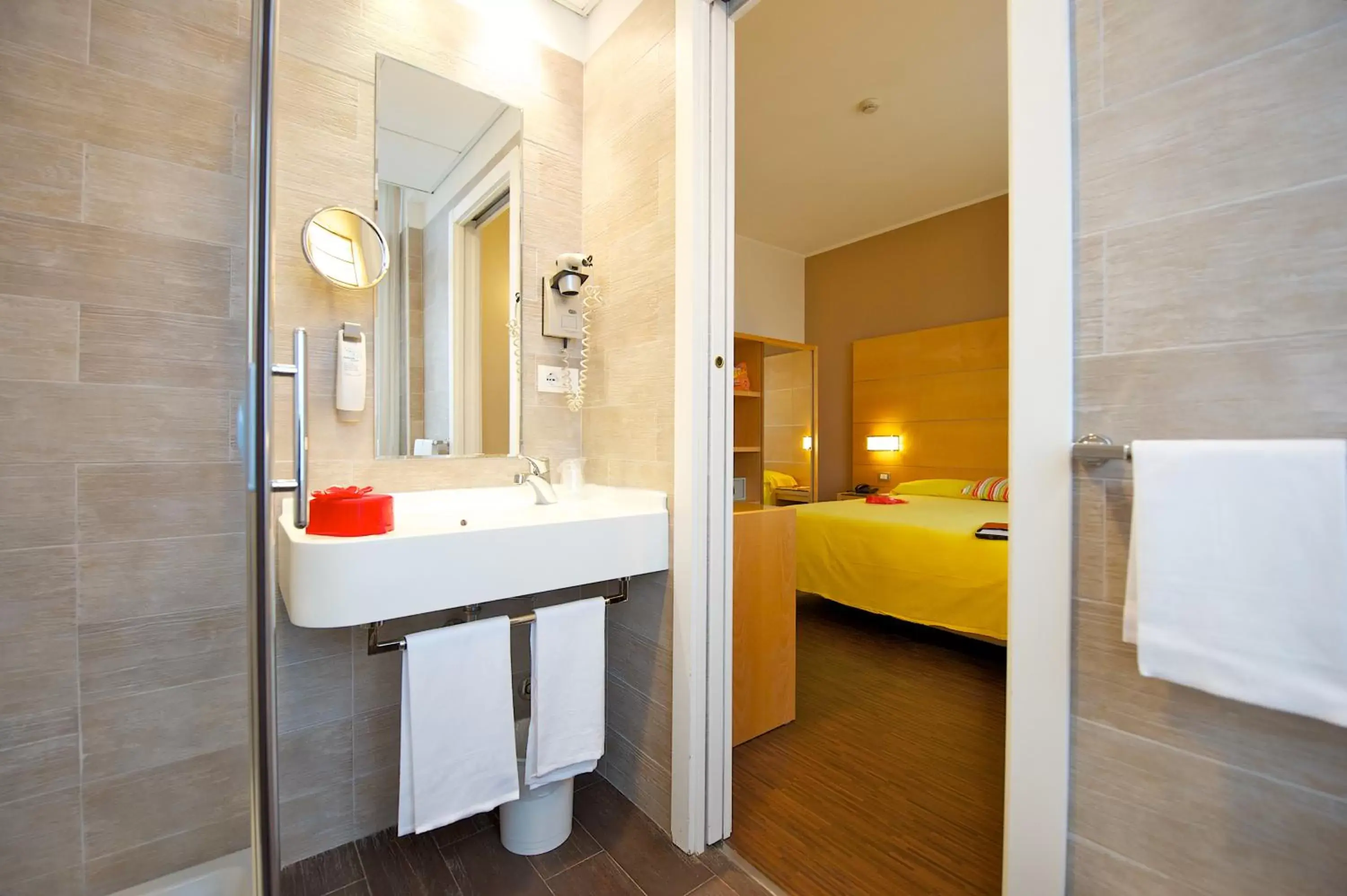 Photo of the whole room, Room Photo in Ibis Styles Parma Toscanini