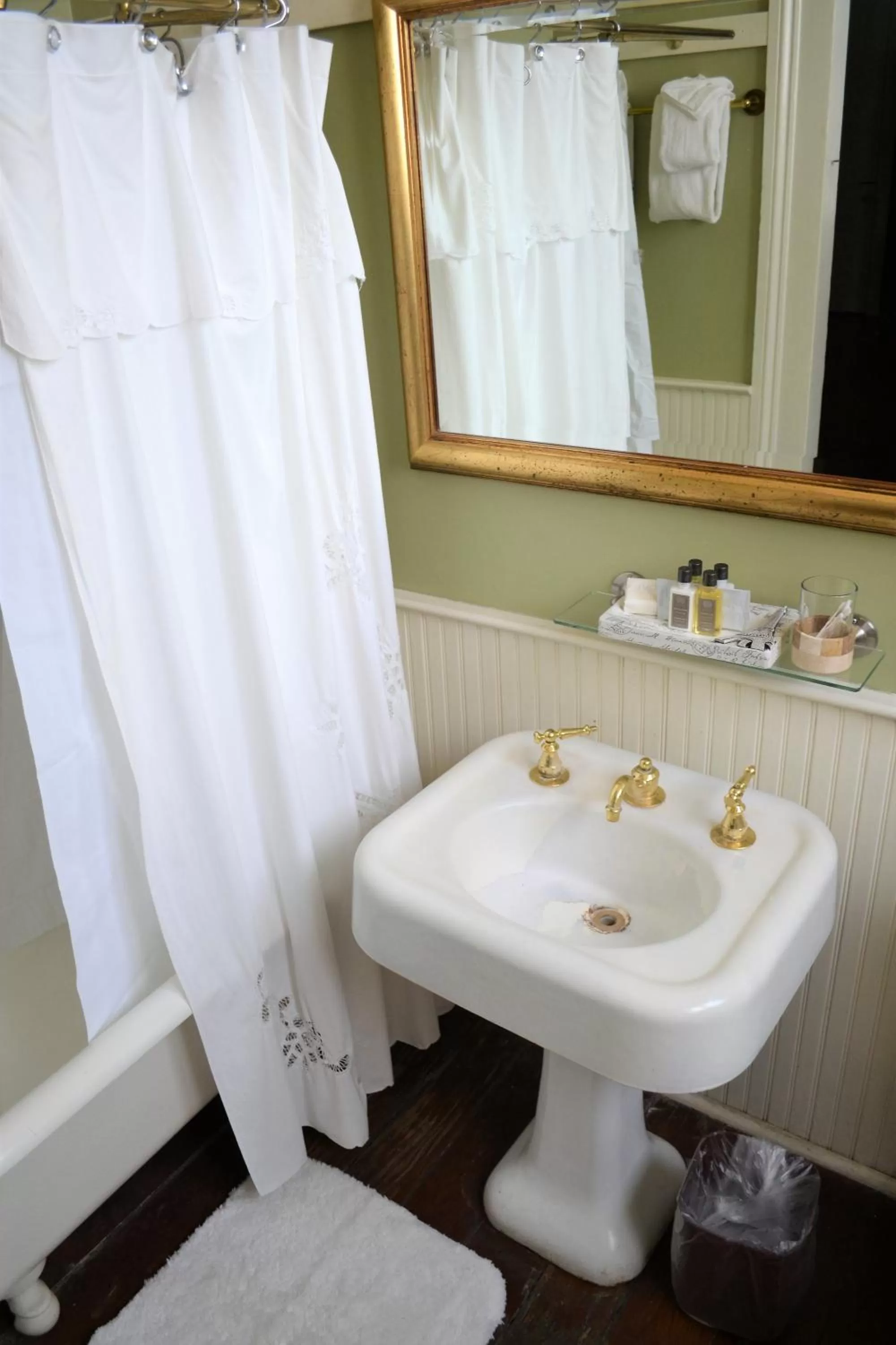 Shower, Bathroom in Edgar Degas House Historic Home and Museum