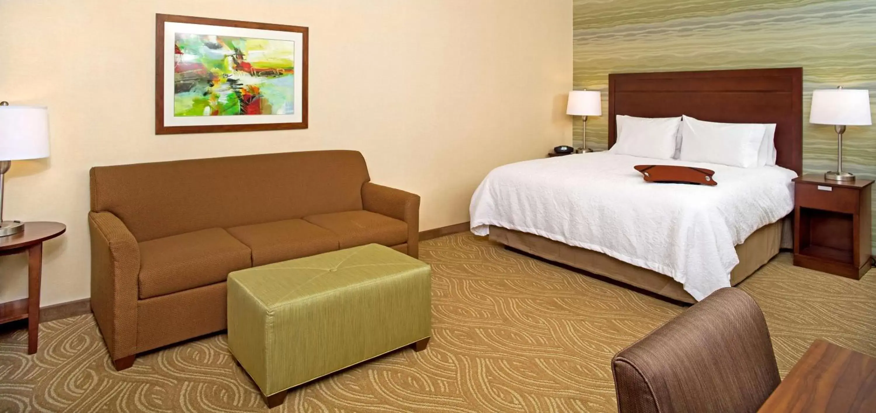 Bed in Hampton Inn & Suites Pittsburgh Waterfront West Homestead