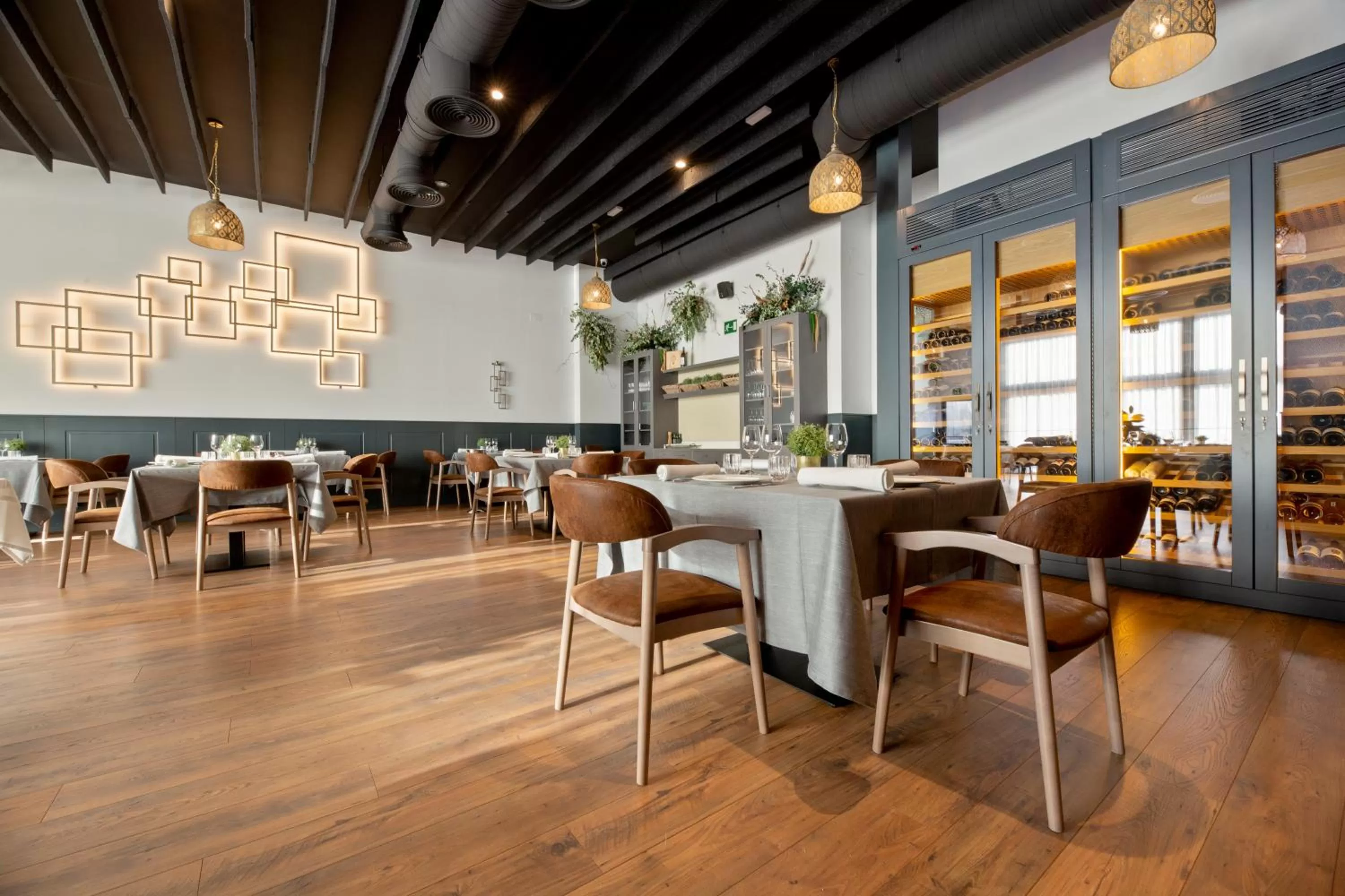 Restaurant/places to eat in HOTEL IBERUM