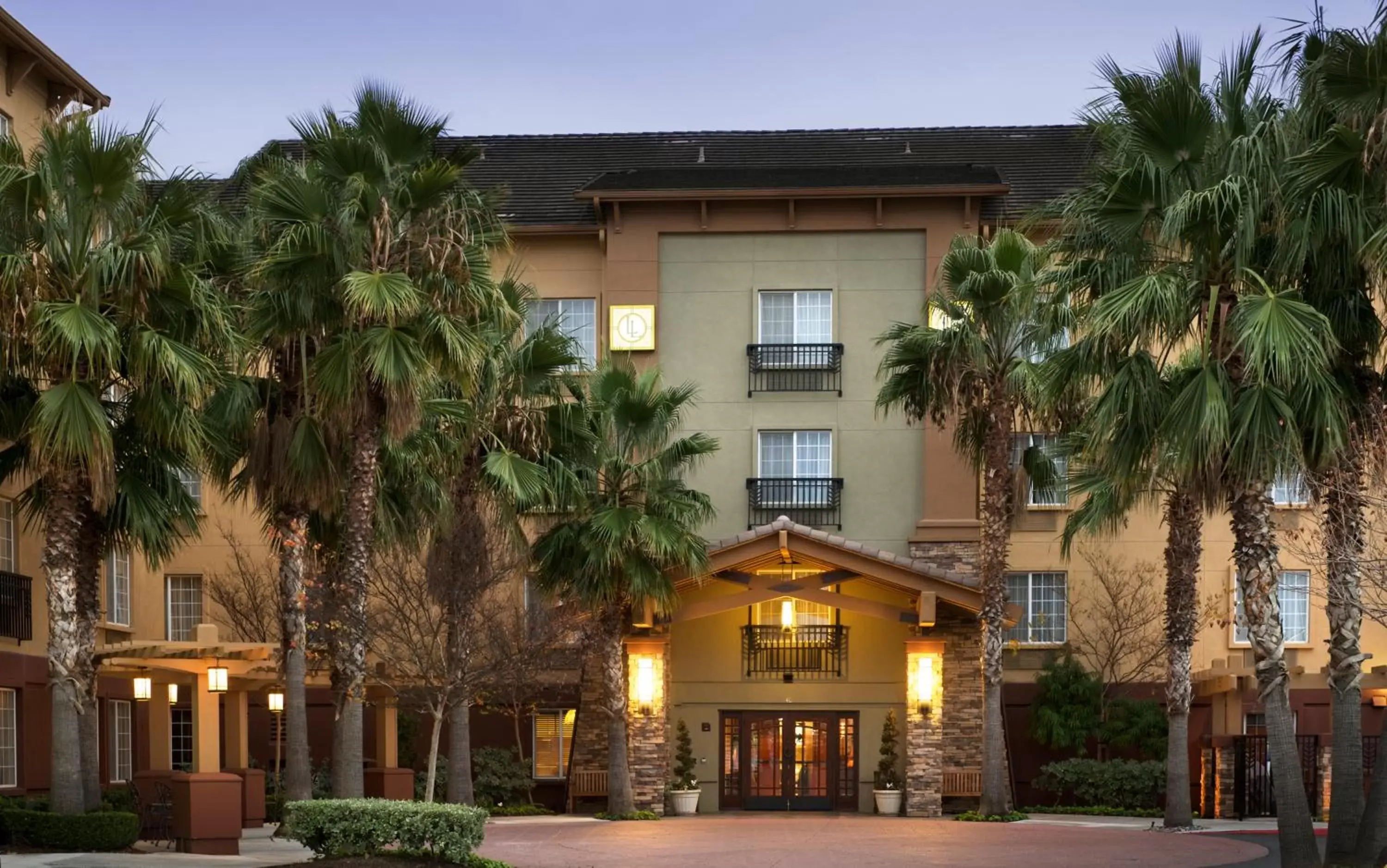 Facade/Entrance in Larkspur Landing Sacramento-An All-Suite Hotel