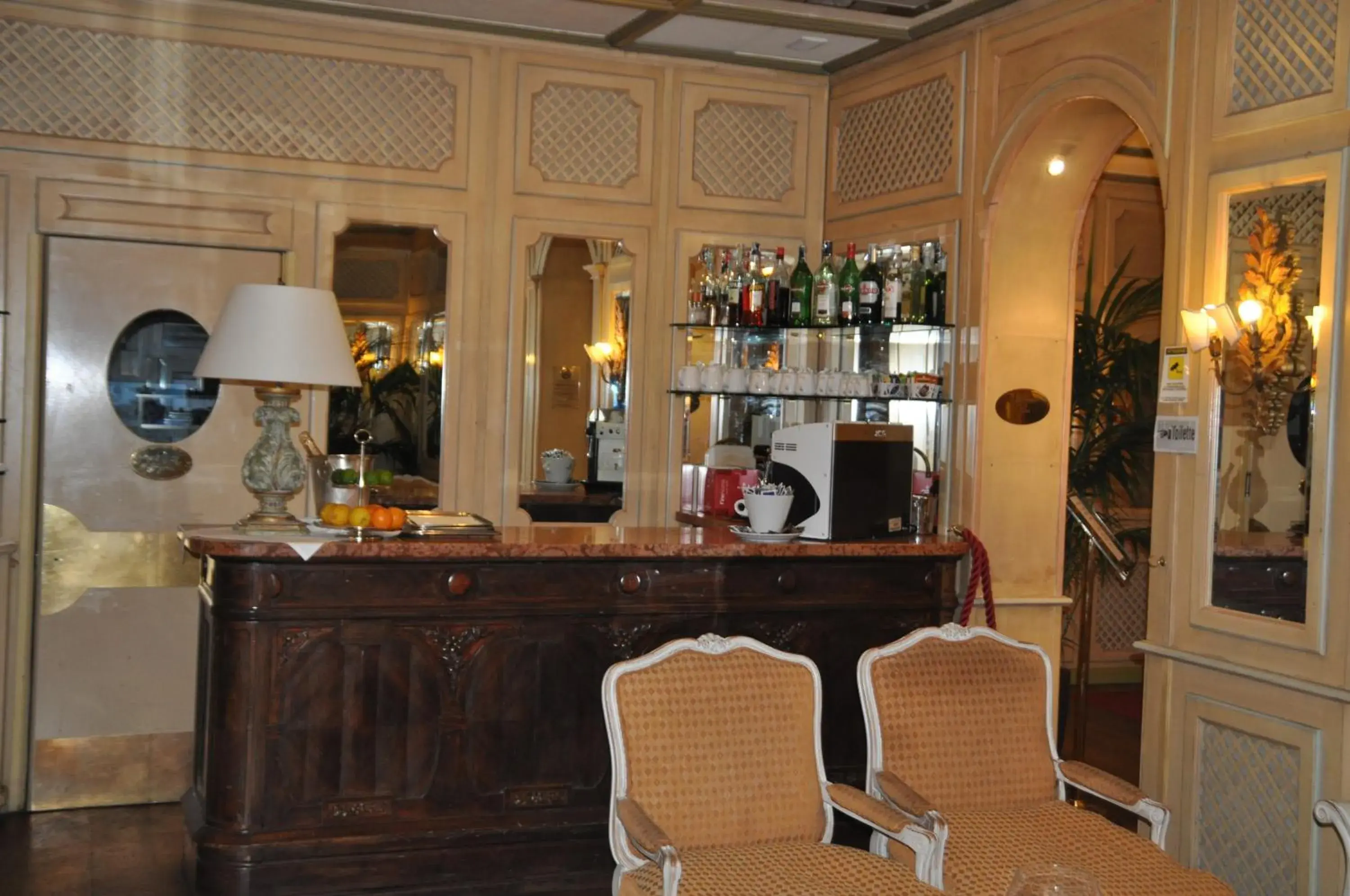 Lobby or reception, Lounge/Bar in Hotel Villa Laguna
