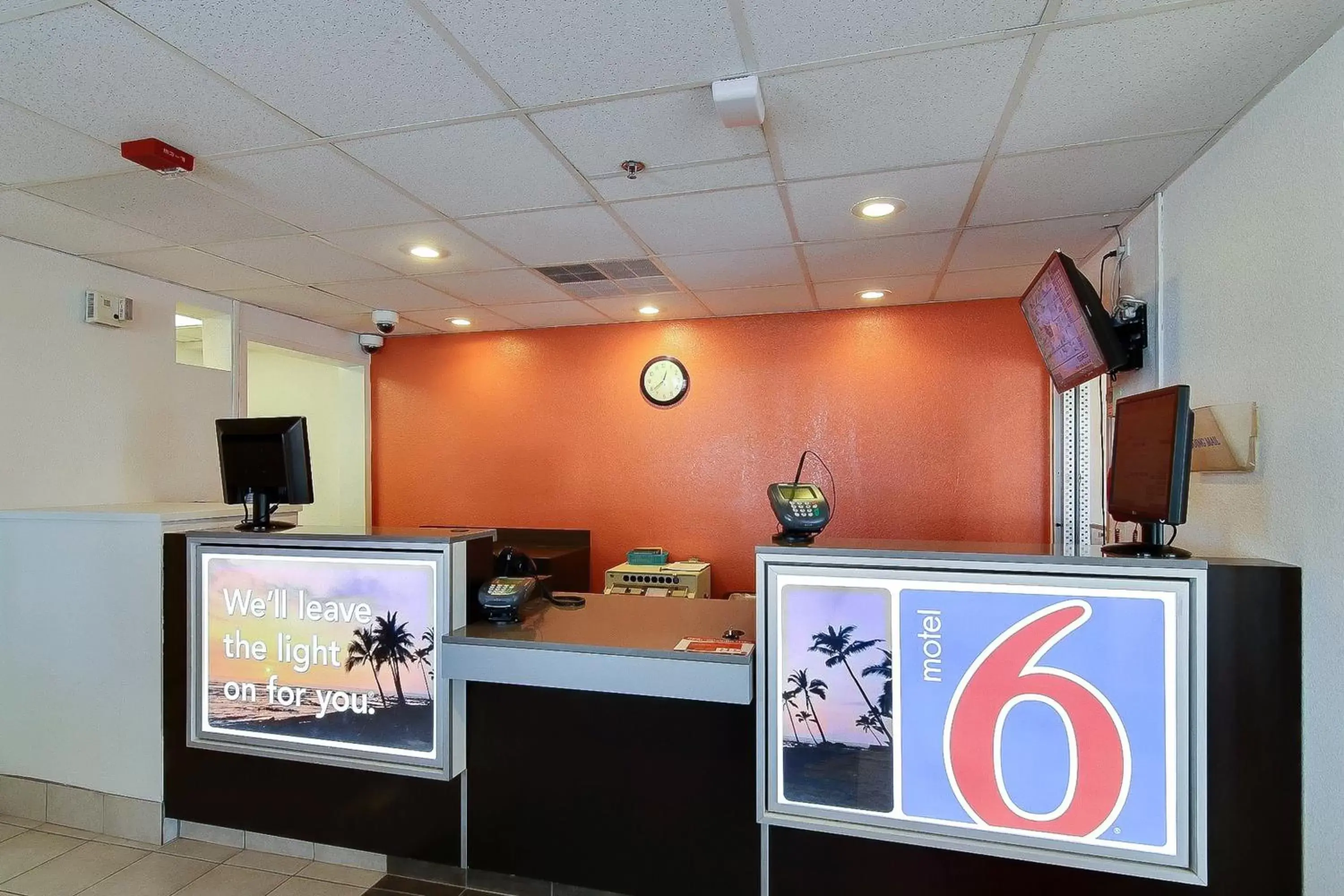 Lobby or reception, Lobby/Reception in Motel 6-Ventura, CA - South