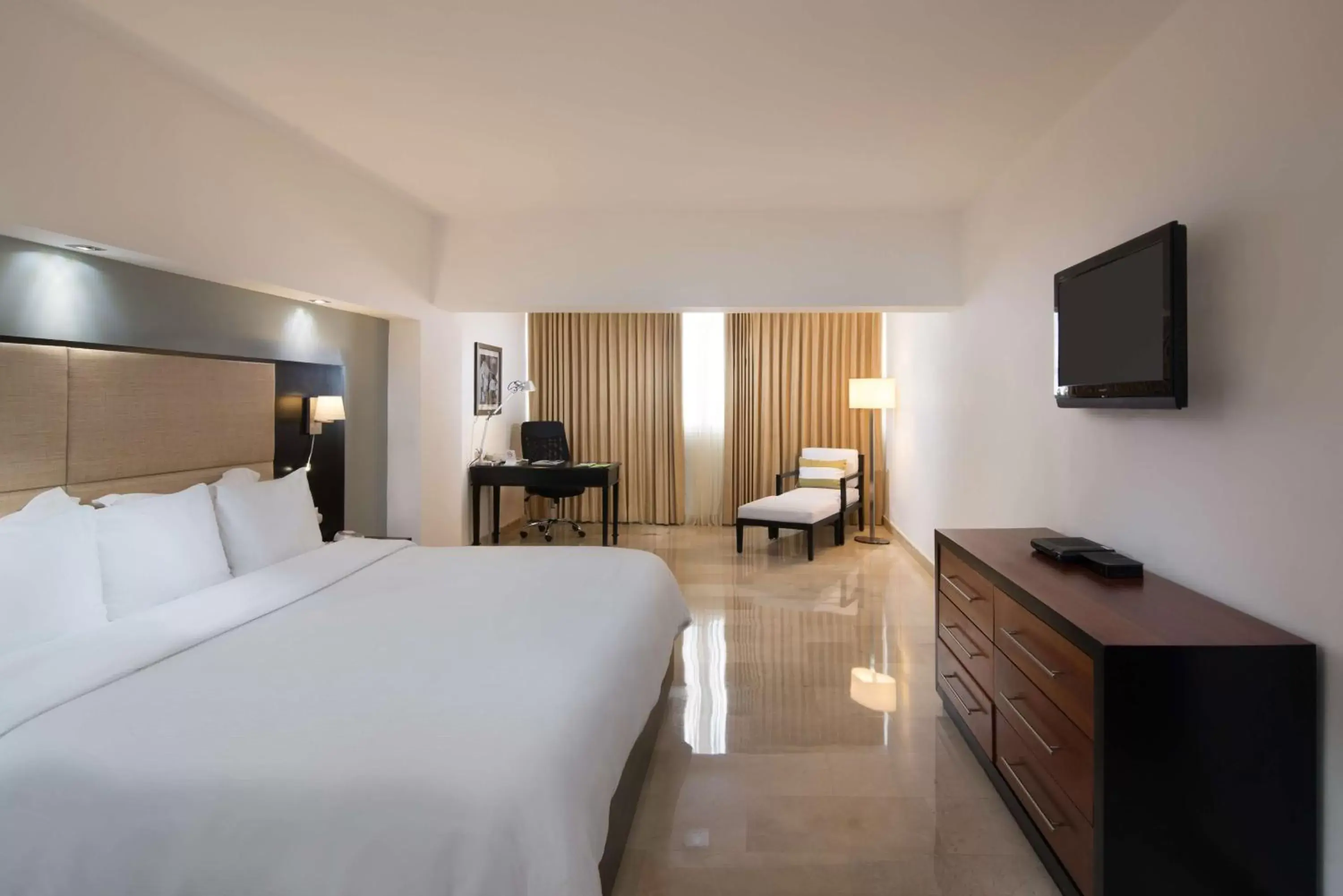 Photo of the whole room, Bed in Radisson Hotel Santo Domingo