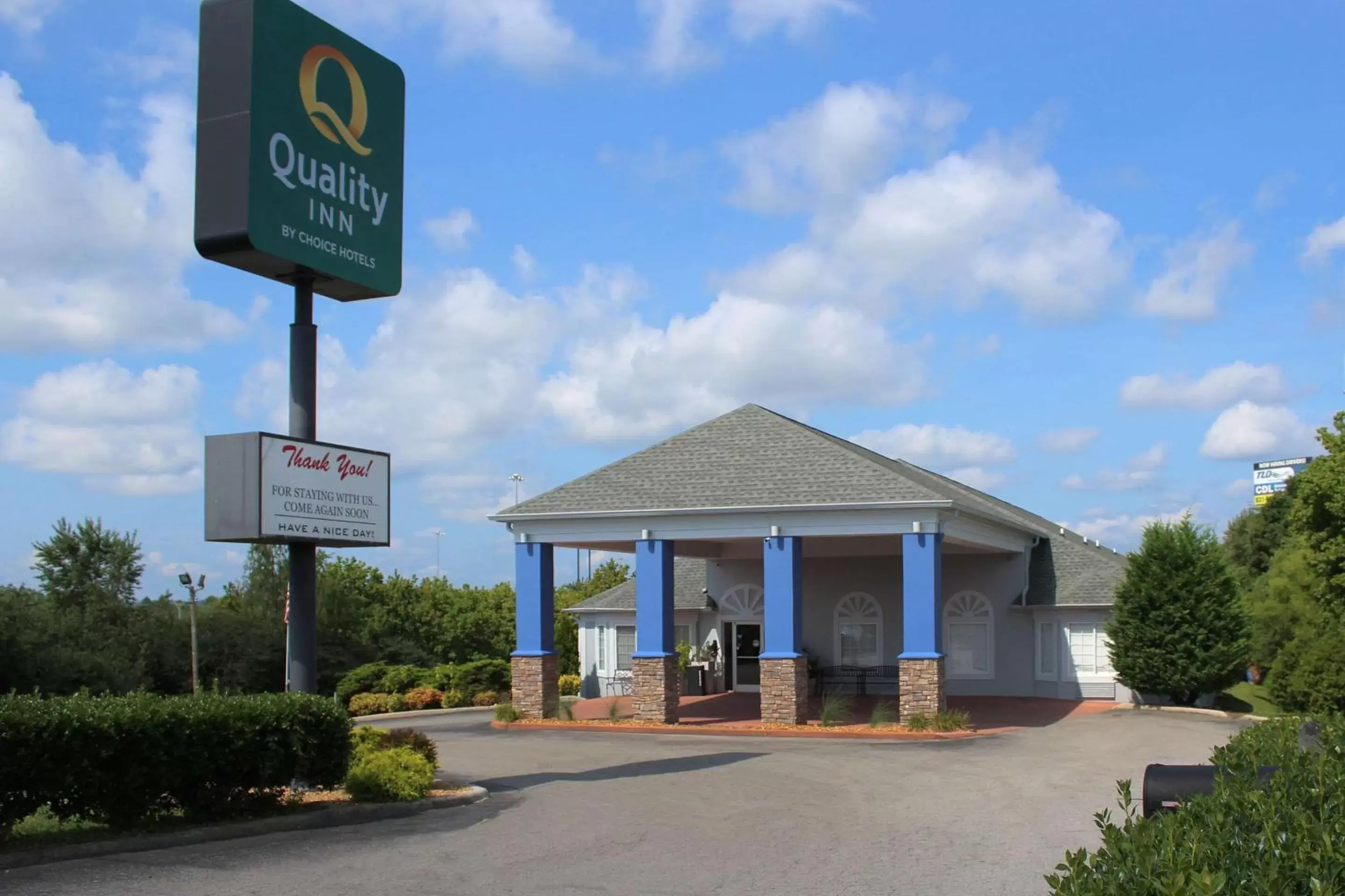 Property Building in Quality Inn Crossville Near Cumberland Mountain State Park