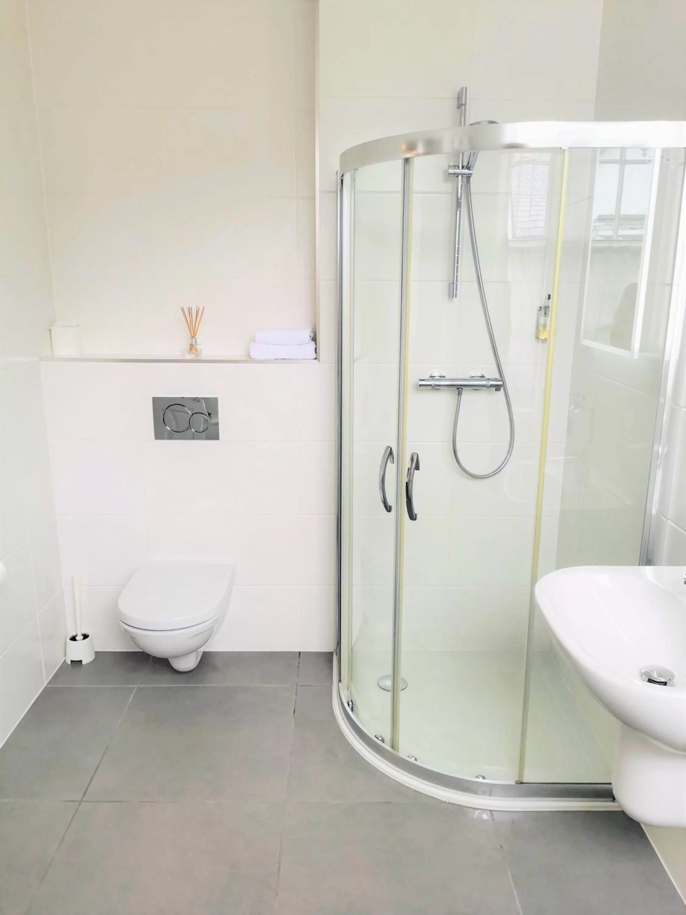 Shower in The Elleray