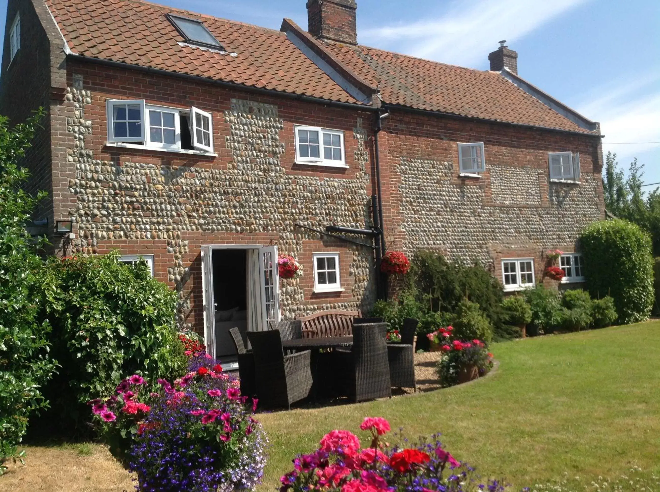 Property Building in Primrose Cottage