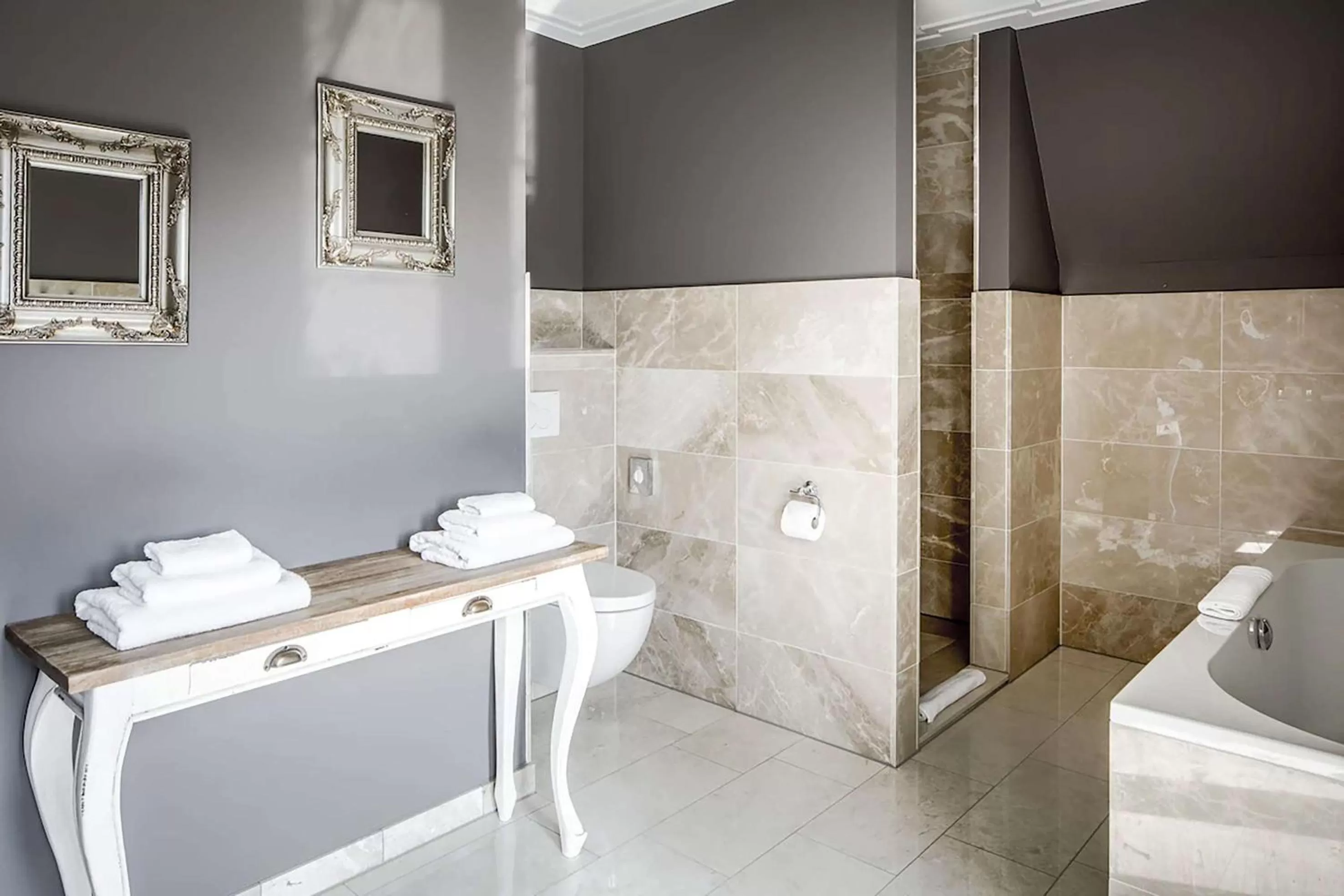 Bathroom in Luxury Suites Amsterdam