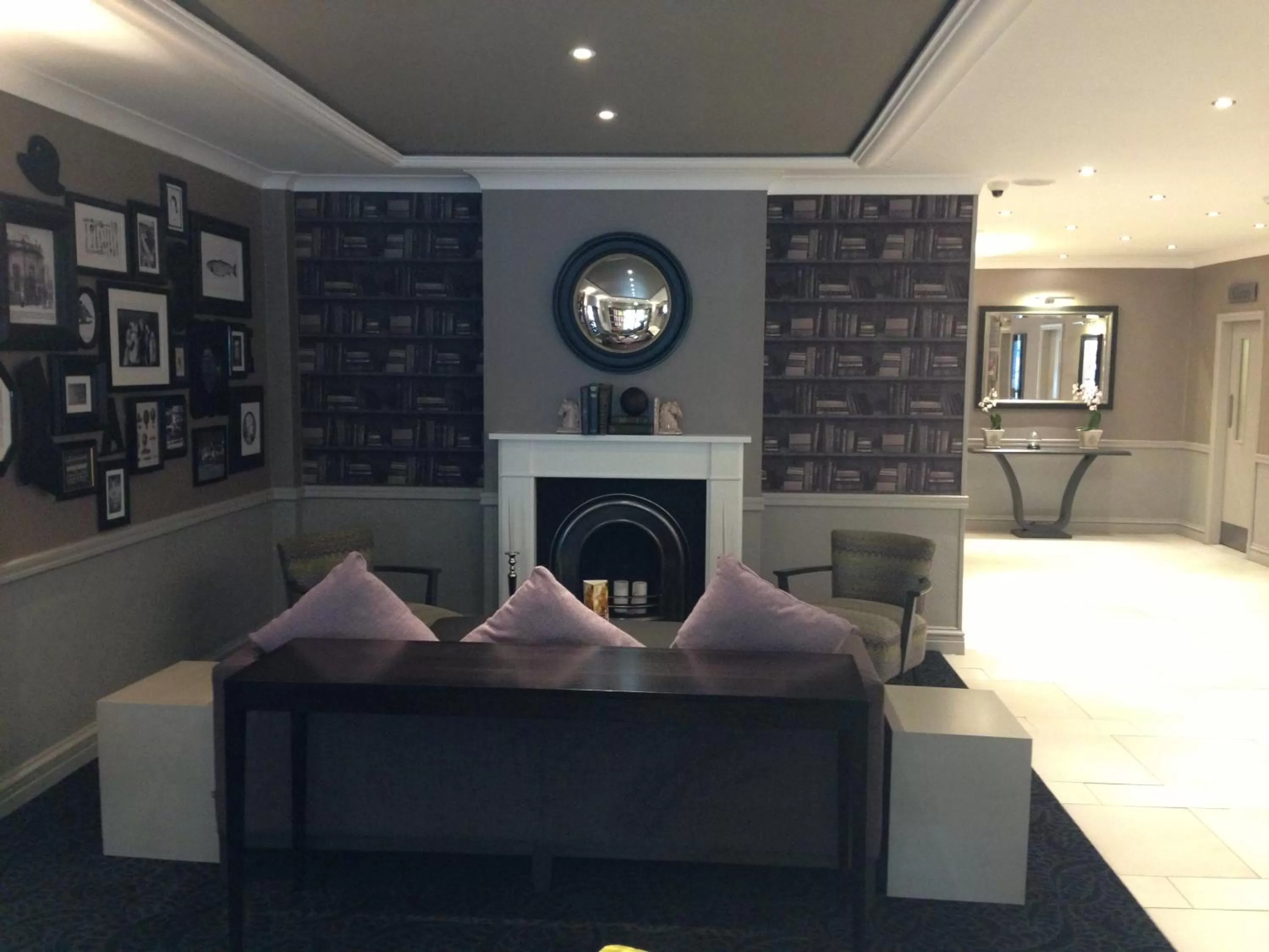 Lobby or reception in Cresta Court Hotel