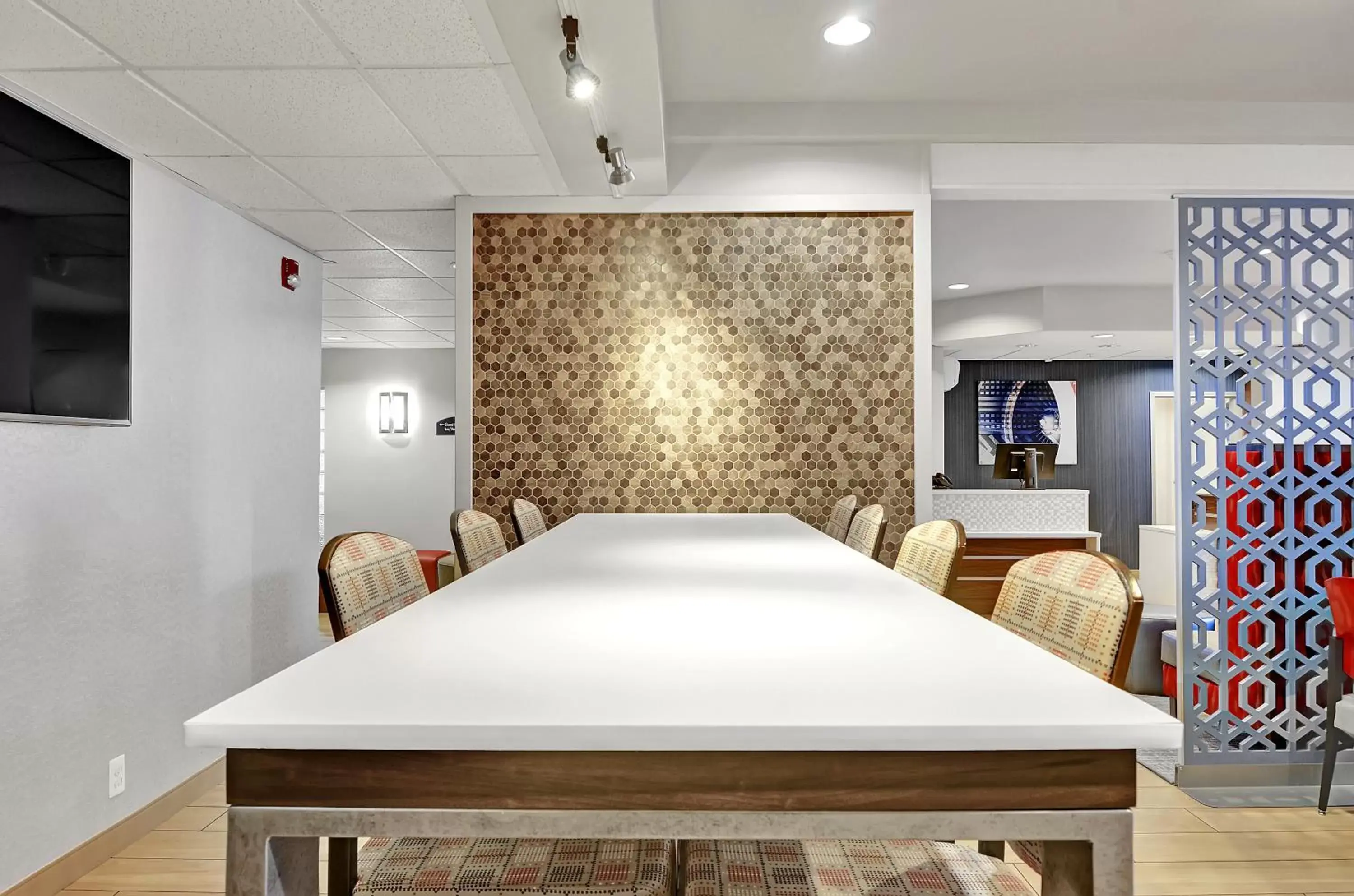 Communal lounge/ TV room in Executive Residency by Best Western Navigator Inn & Suites