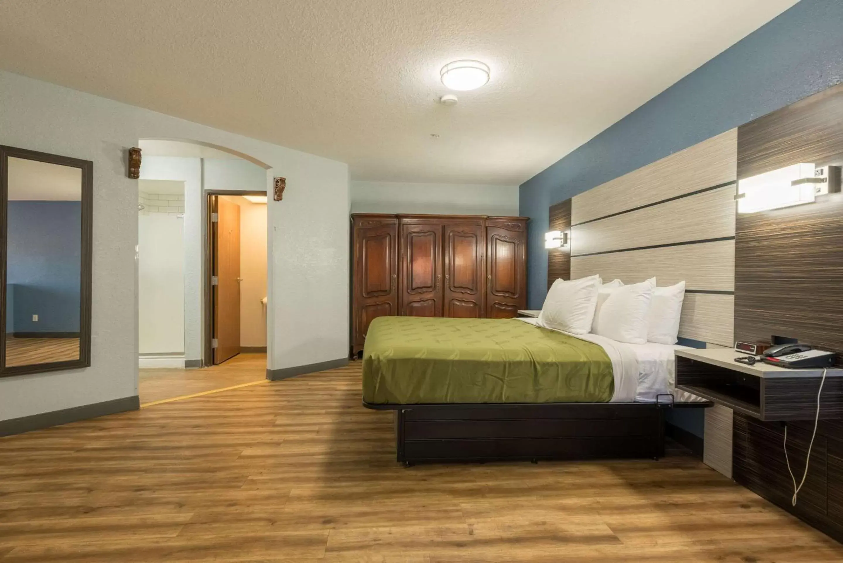 Bedroom in Quality Inn & Suites Manitou Springs at Pikes Peak